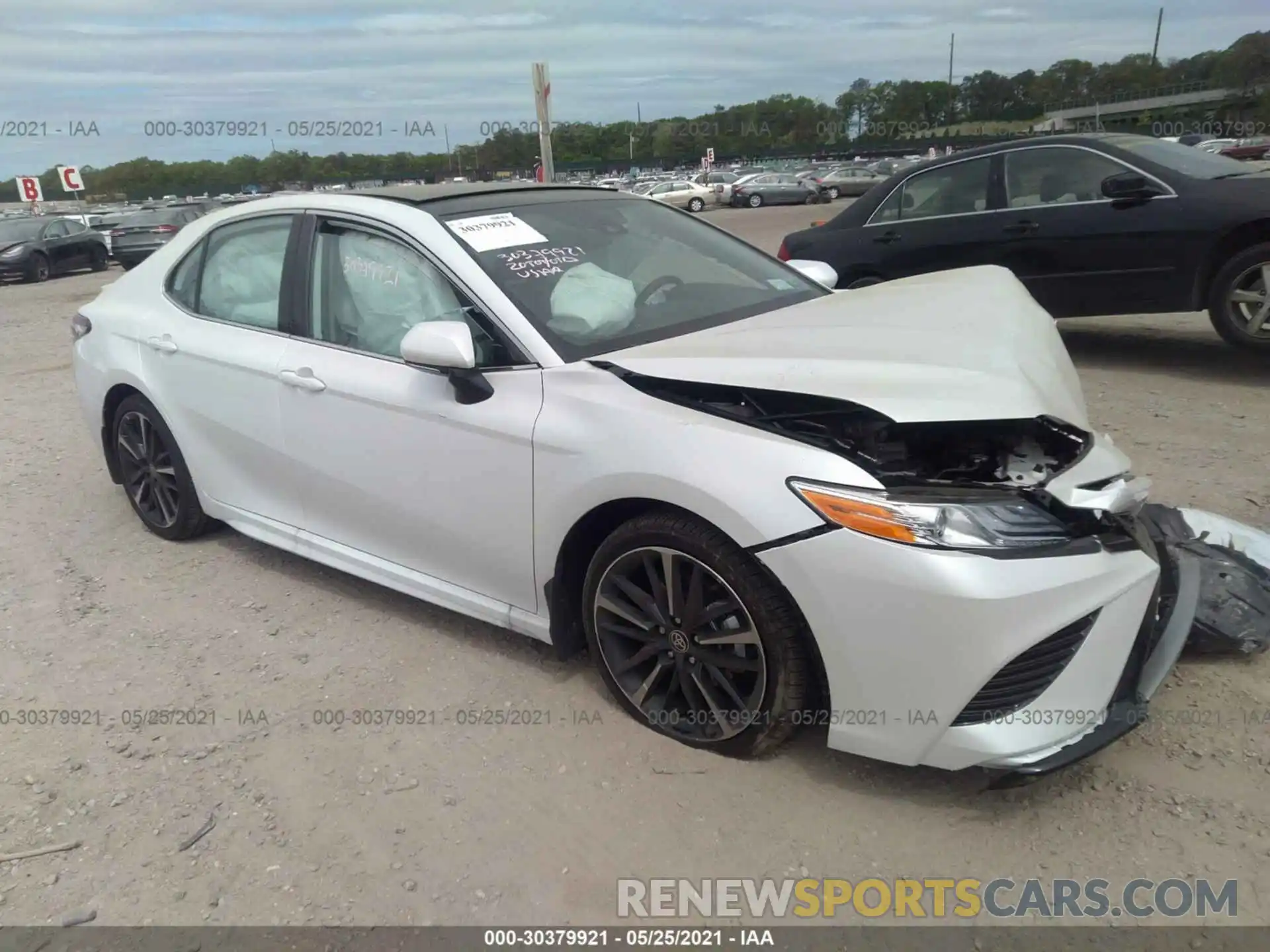 1 Photograph of a damaged car 4T1K61BK6LU018281 TOYOTA CAMRY 2020