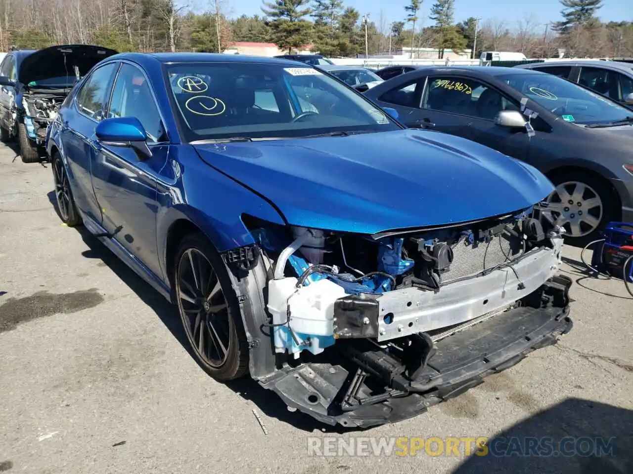 1 Photograph of a damaged car 4T1K61BK8LU010120 TOYOTA CAMRY 2020