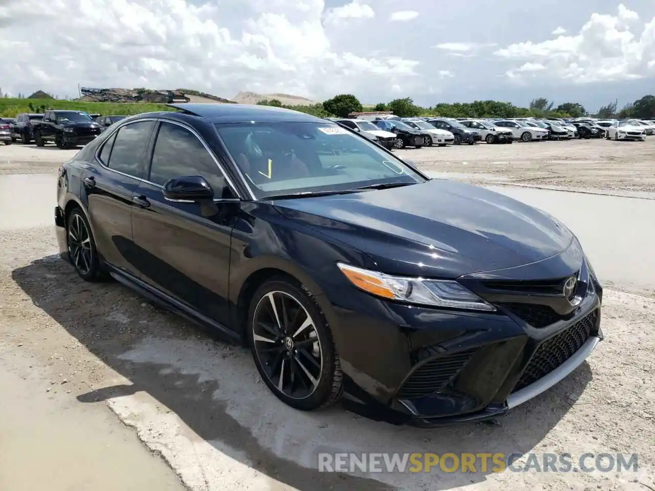 1 Photograph of a damaged car 4T1K61BK8LU011509 TOYOTA CAMRY 2020