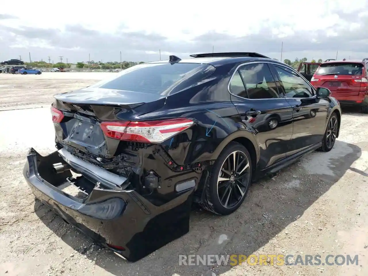 4 Photograph of a damaged car 4T1K61BK8LU011509 TOYOTA CAMRY 2020