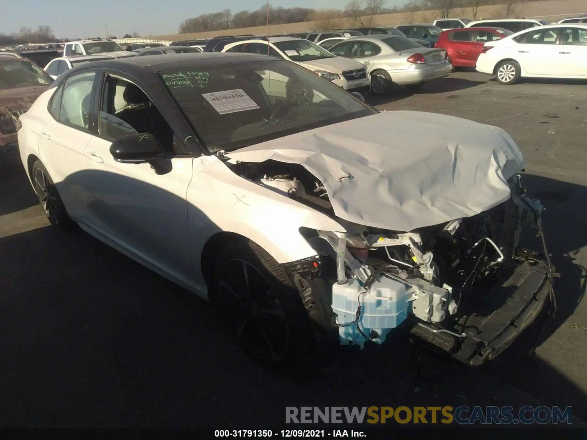 1 Photograph of a damaged car 4T1K61BK8LU011638 TOYOTA CAMRY 2020