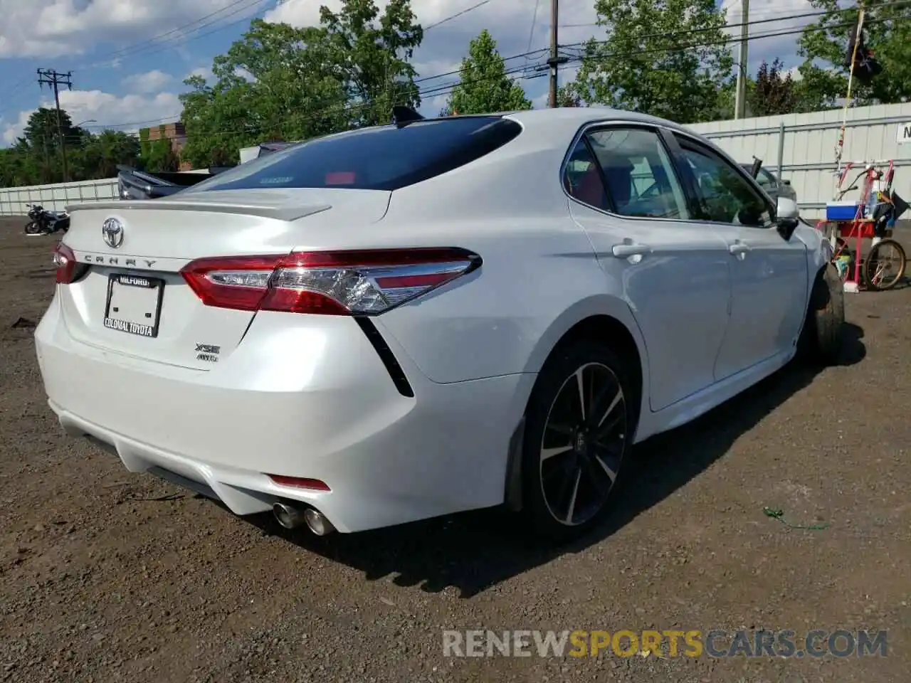 4 Photograph of a damaged car 4T1K61BK8LU017584 TOYOTA CAMRY 2020