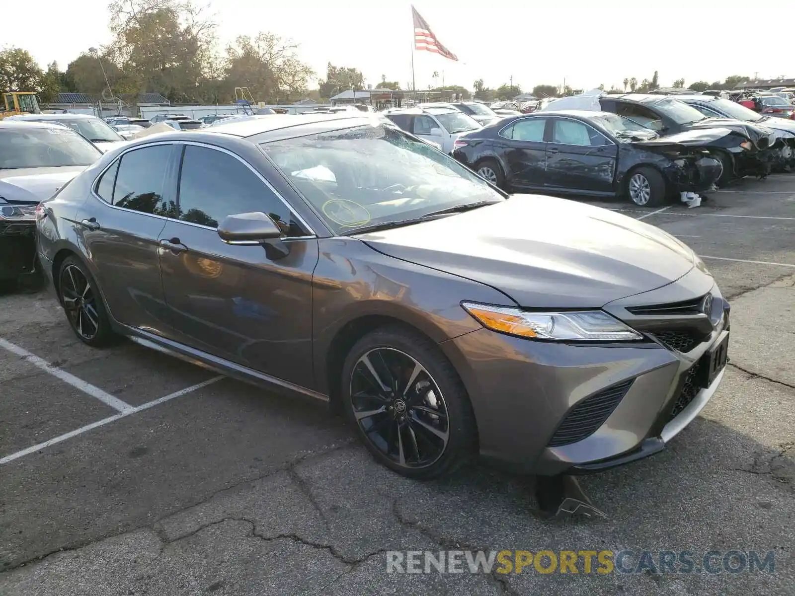 1 Photograph of a damaged car 4T1K61BK9LU011499 TOYOTA CAMRY 2020