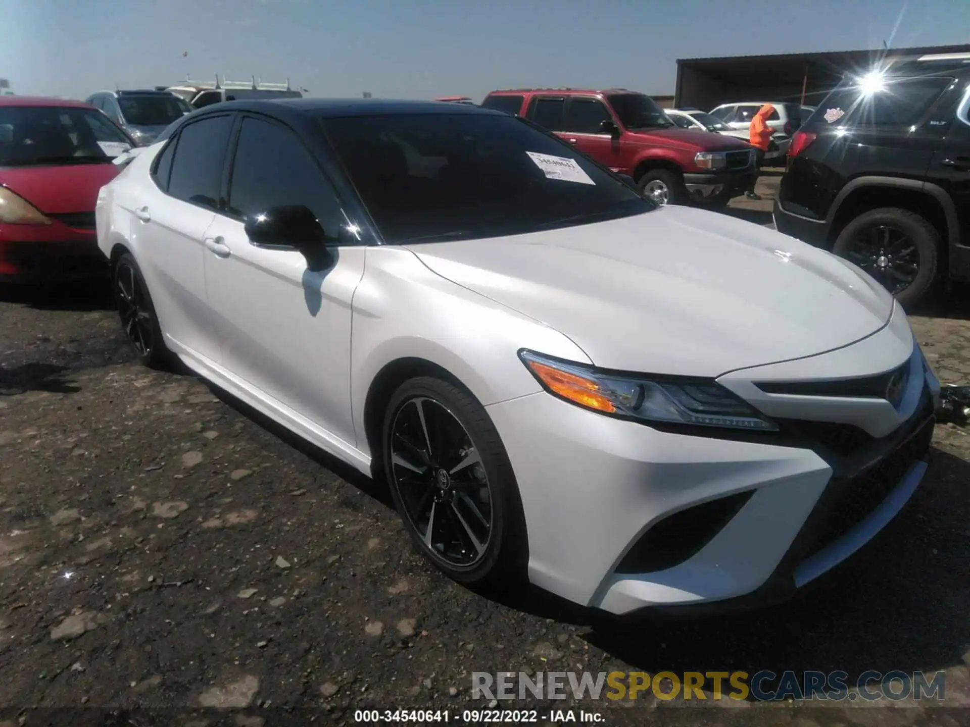 1 Photograph of a damaged car 4T1K61BKXLU011205 TOYOTA CAMRY 2020