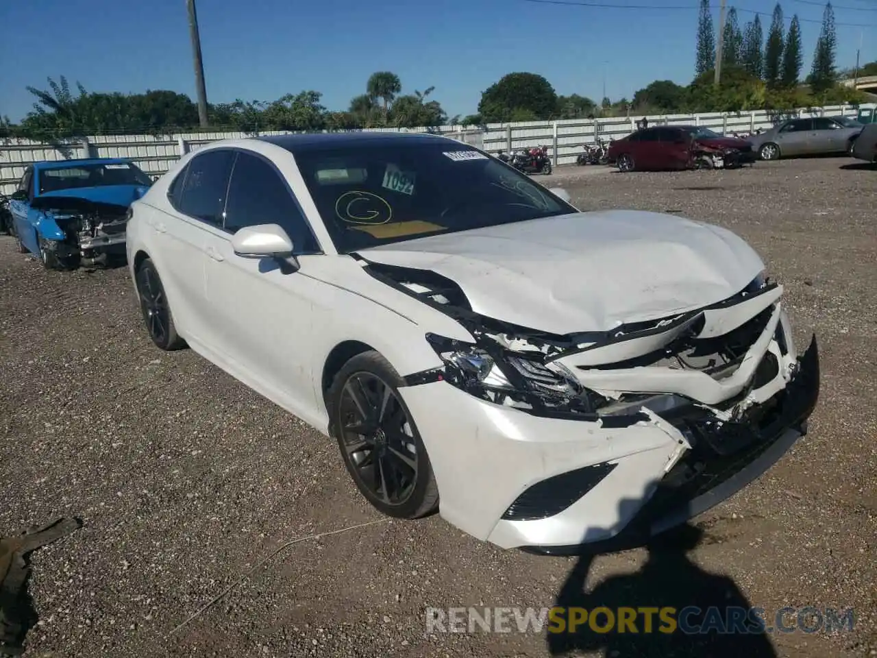 1 Photograph of a damaged car 4T1KZ1AK0LU040950 TOYOTA CAMRY 2020