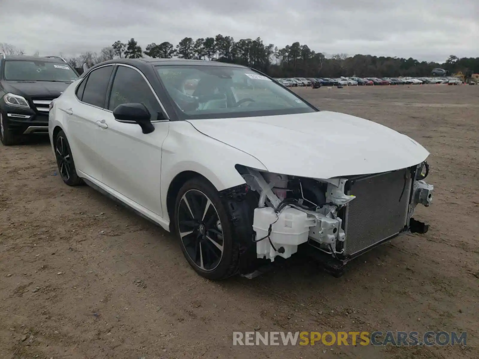 1 Photograph of a damaged car 4T1KZ1AK1LU040293 TOYOTA CAMRY 2020