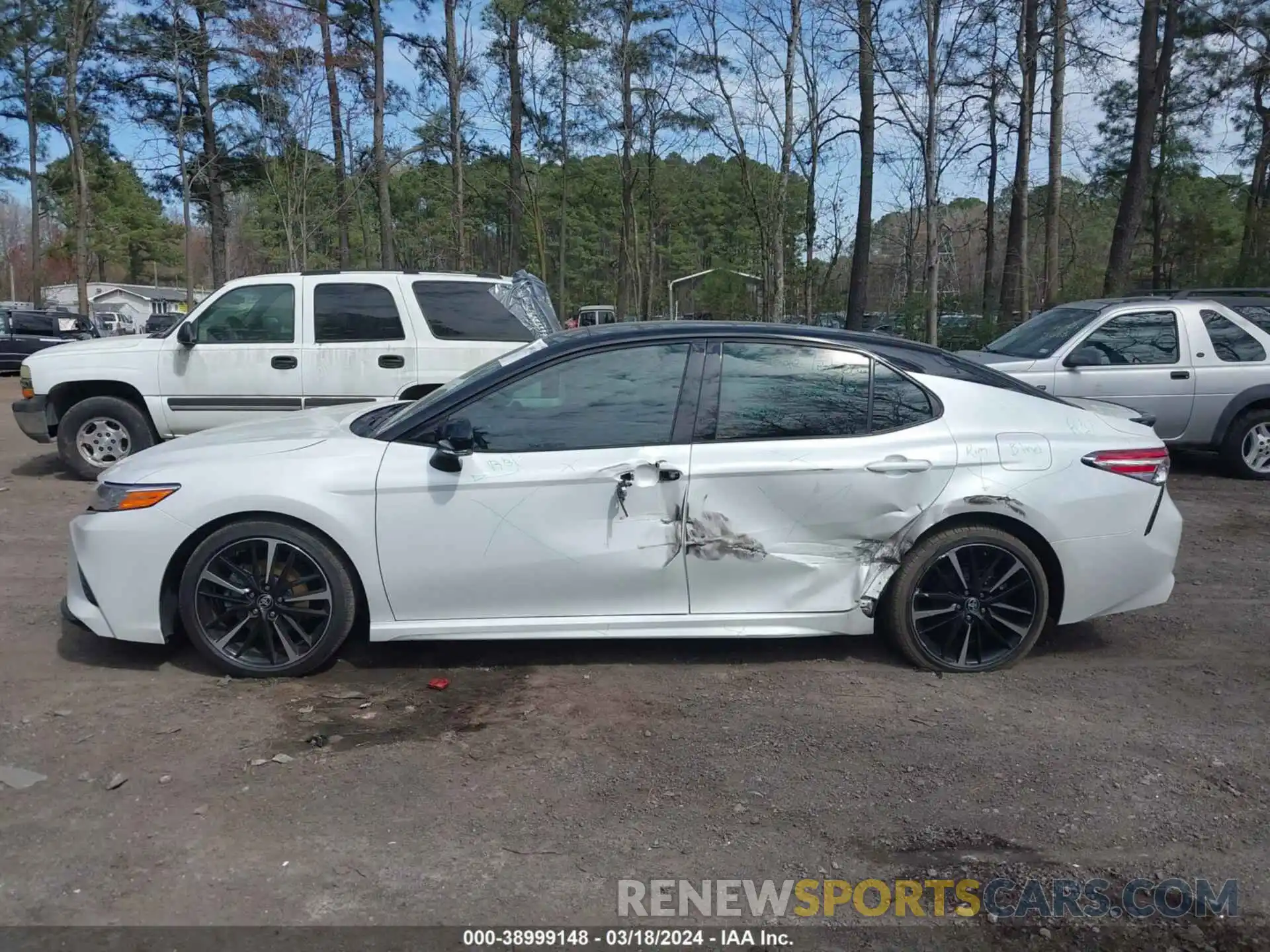 14 Photograph of a damaged car 4T1KZ1AK1LU040813 TOYOTA CAMRY 2020