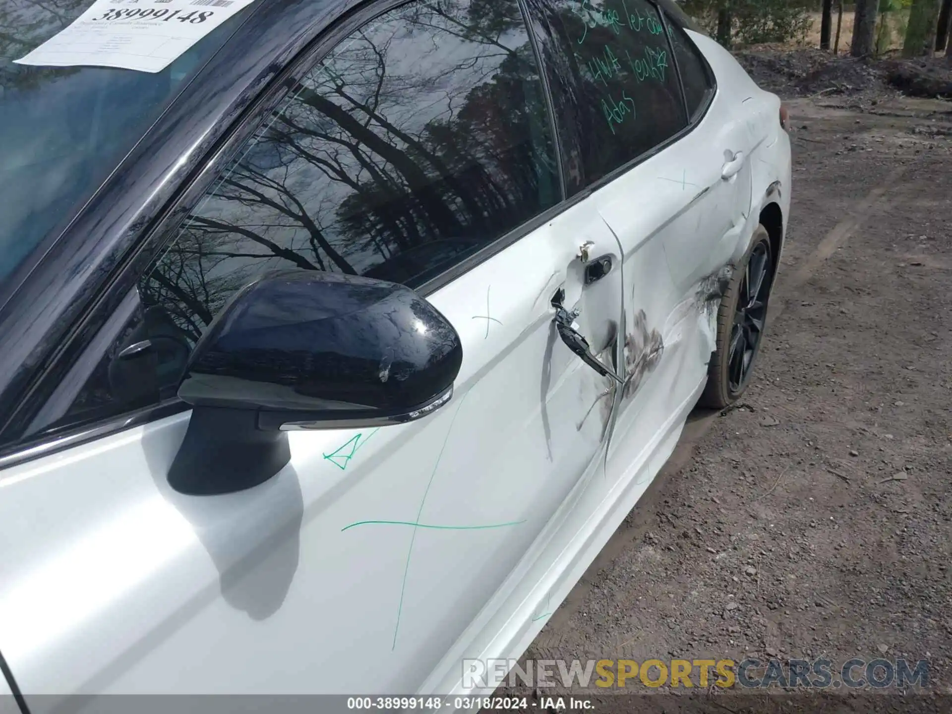 6 Photograph of a damaged car 4T1KZ1AK1LU040813 TOYOTA CAMRY 2020