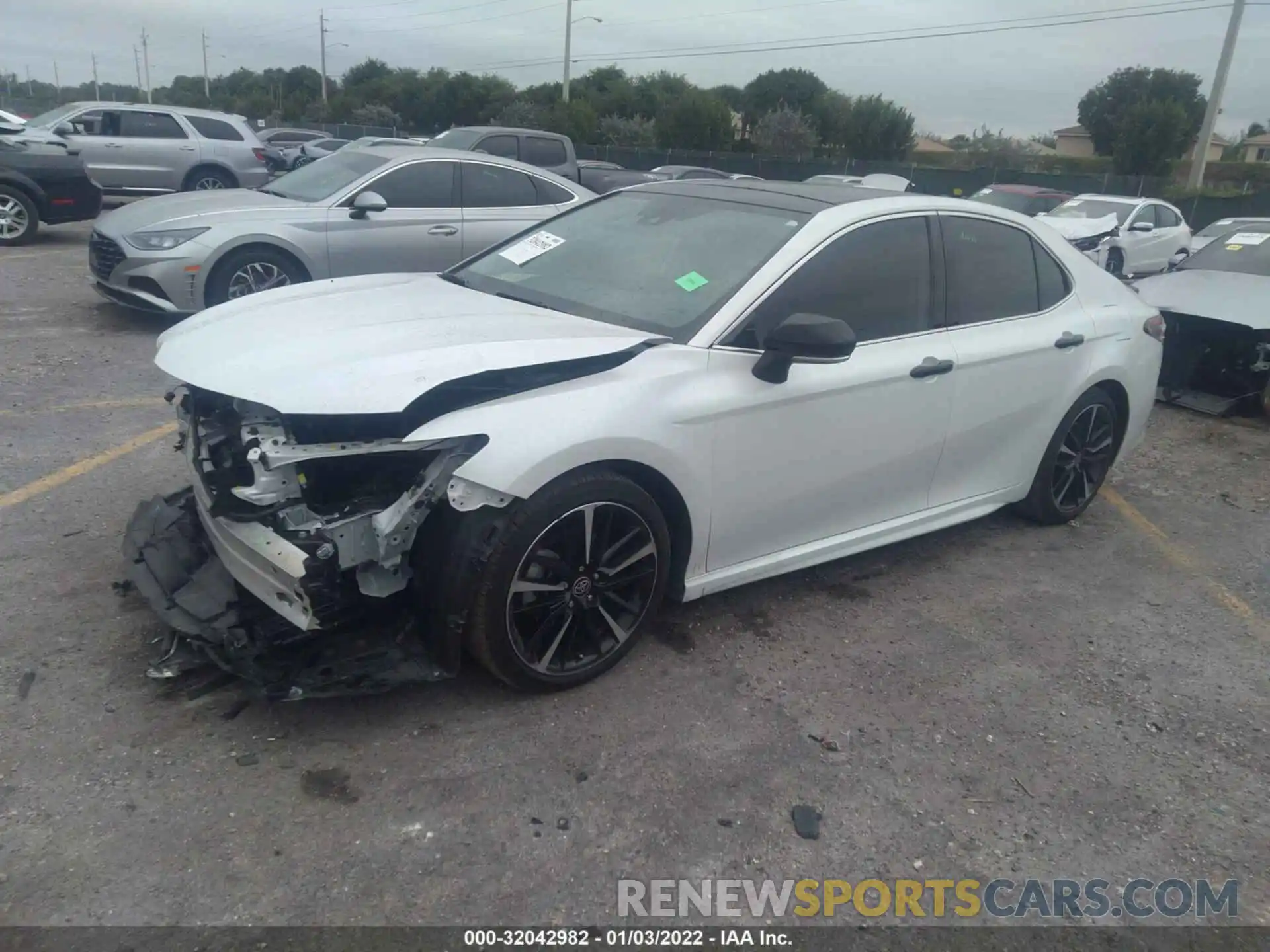 2 Photograph of a damaged car 4T1KZ1AK1LU046031 TOYOTA CAMRY 2020