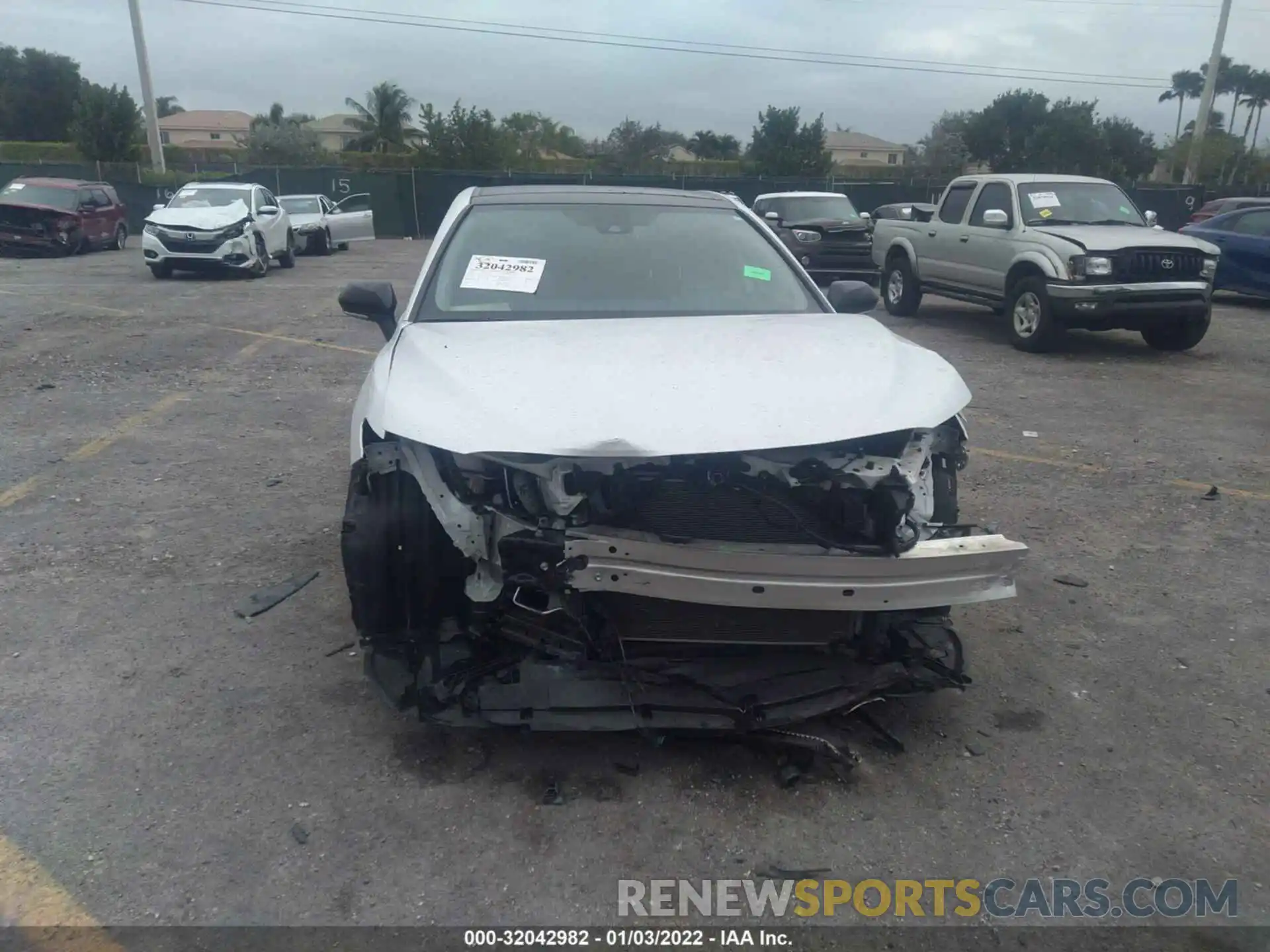 6 Photograph of a damaged car 4T1KZ1AK1LU046031 TOYOTA CAMRY 2020