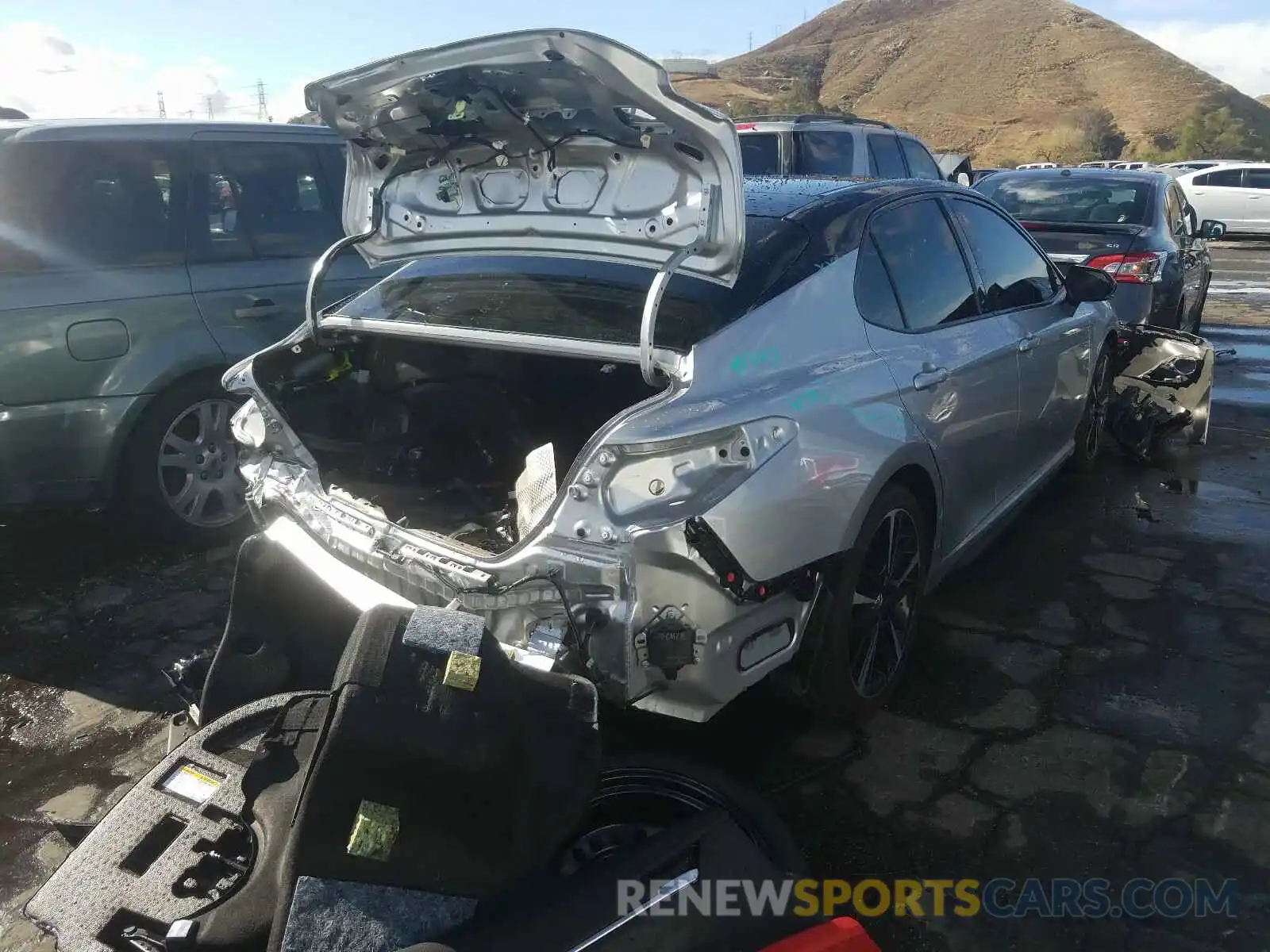 4 Photograph of a damaged car 4T1KZ1AK2LU034664 TOYOTA CAMRY 2020