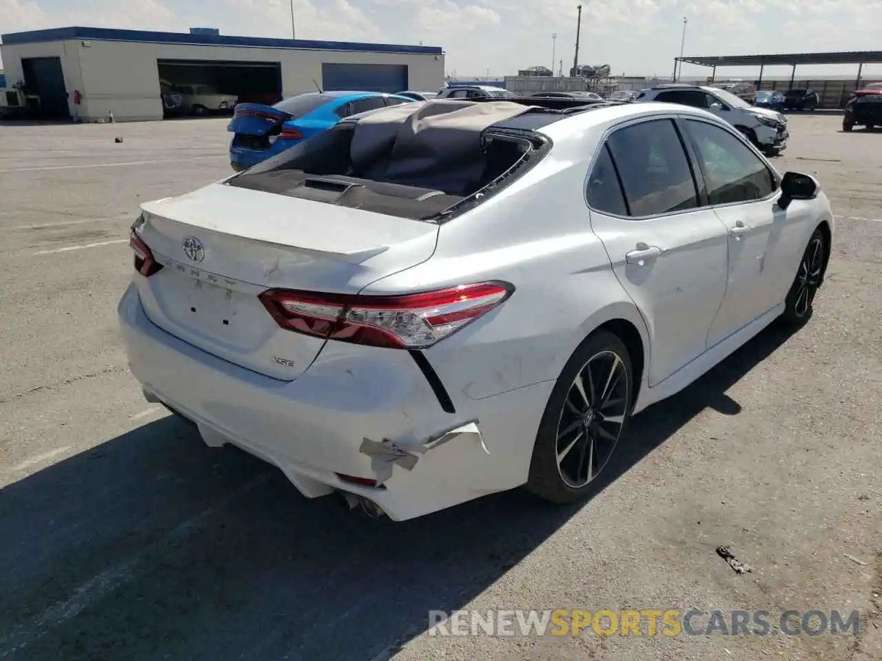 4 Photograph of a damaged car 4T1KZ1AK2LU034700 TOYOTA CAMRY 2020