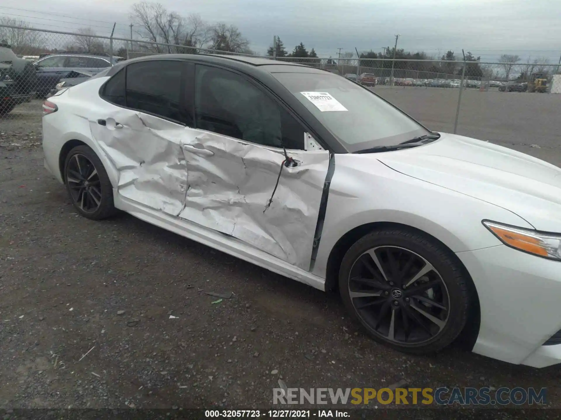 6 Photograph of a damaged car 4T1KZ1AK2LU034843 TOYOTA CAMRY 2020