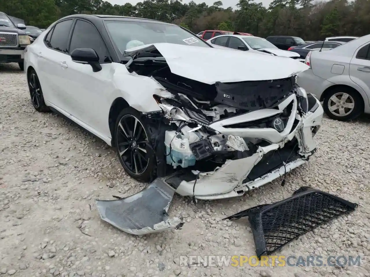 1 Photograph of a damaged car 4T1KZ1AK2LU040562 TOYOTA CAMRY 2020