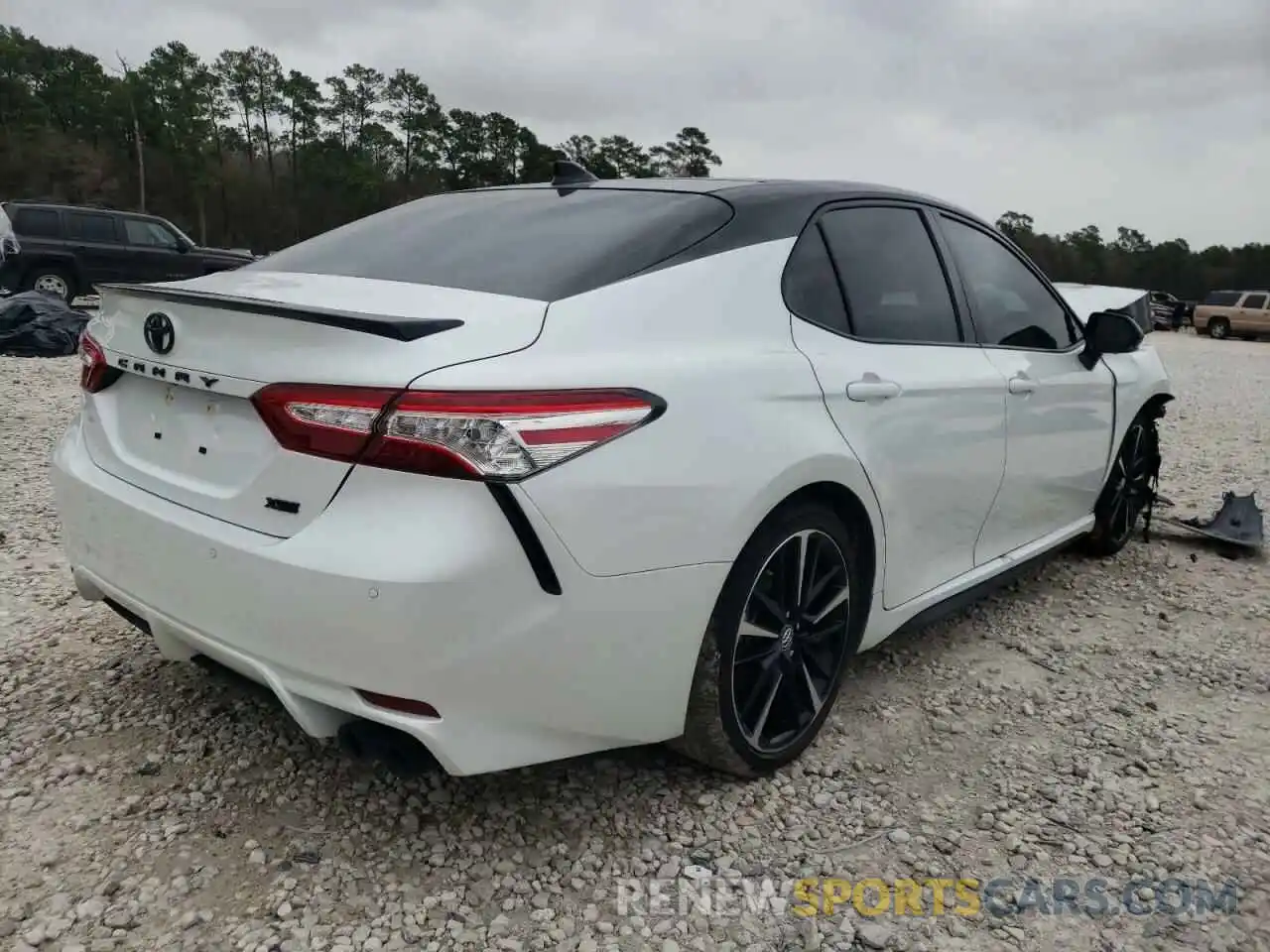 4 Photograph of a damaged car 4T1KZ1AK2LU040562 TOYOTA CAMRY 2020