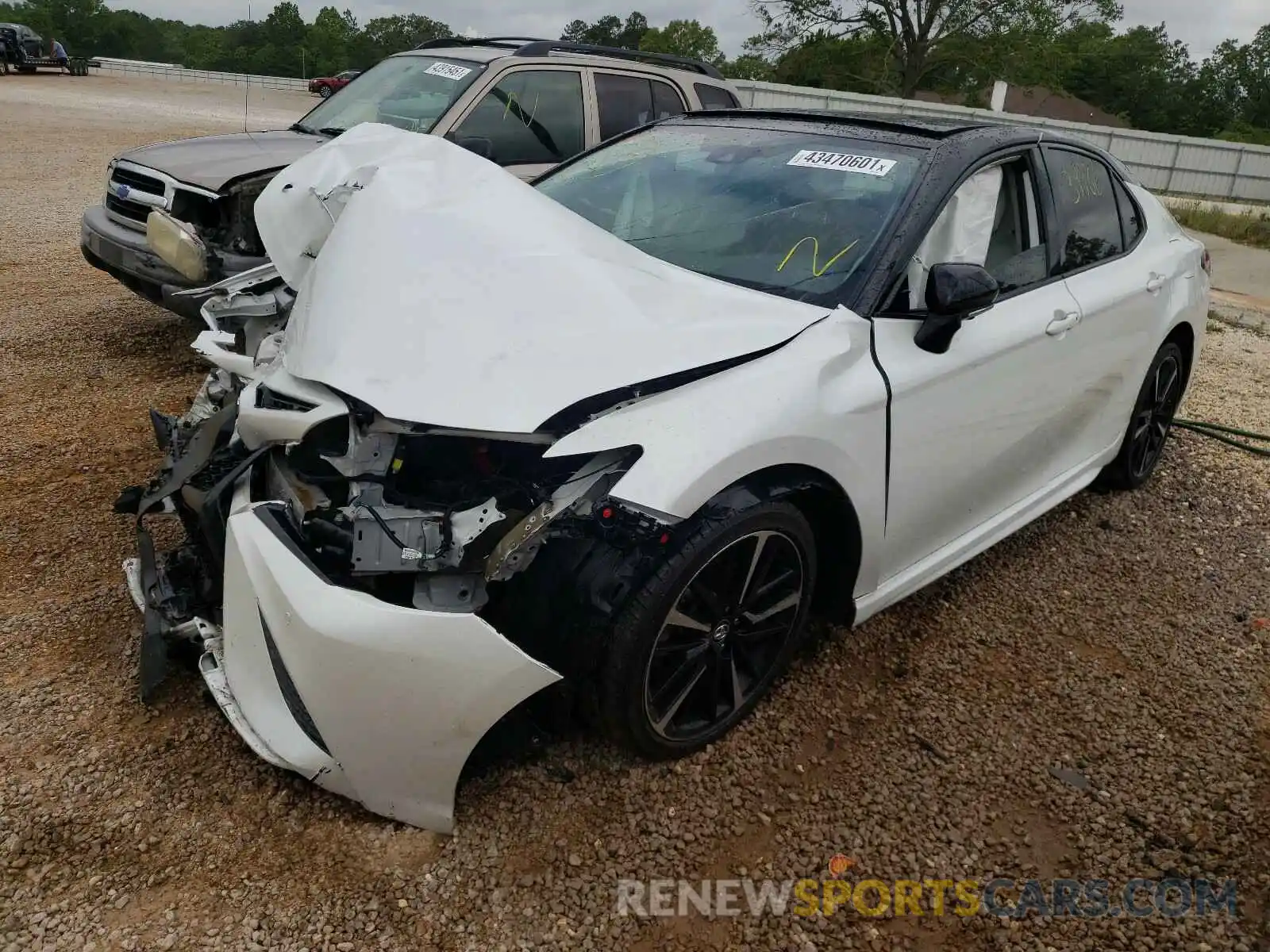 2 Photograph of a damaged car 4T1KZ1AK3LU033541 TOYOTA CAMRY 2020