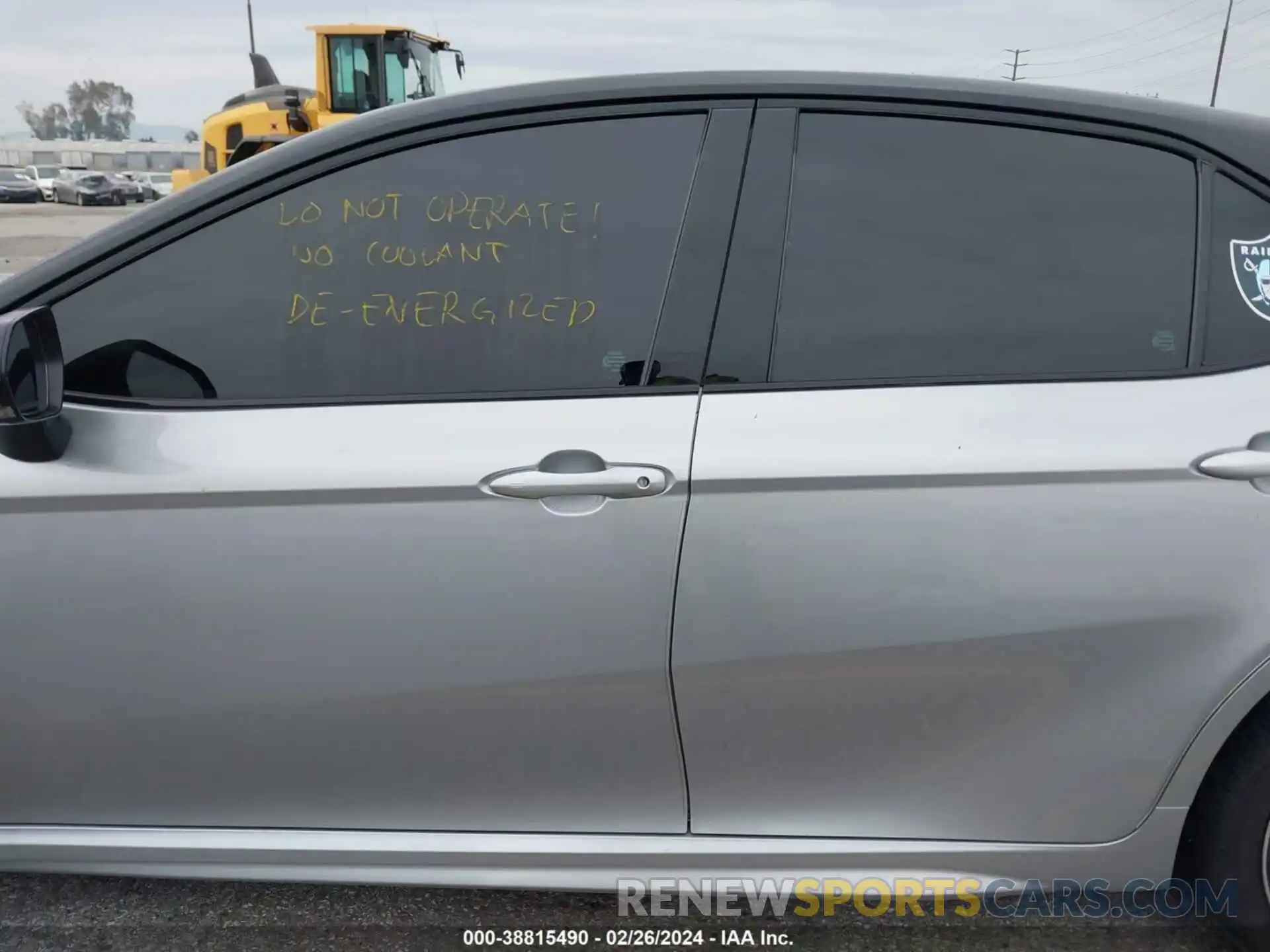 15 Photograph of a damaged car 4T1KZ1AK3LU044703 TOYOTA CAMRY 2020