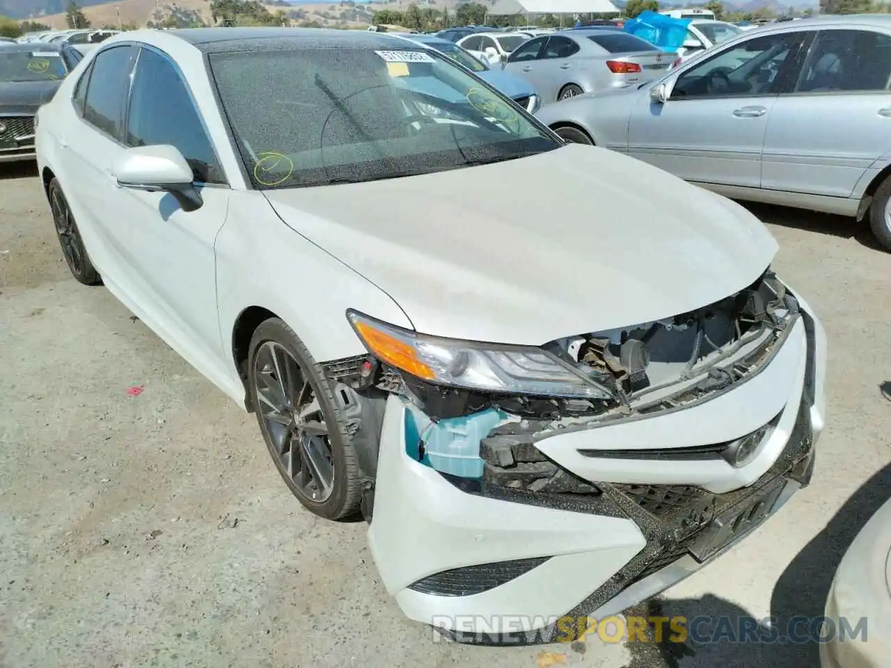 1 Photograph of a damaged car 4T1KZ1AK4LU033600 TOYOTA CAMRY 2020