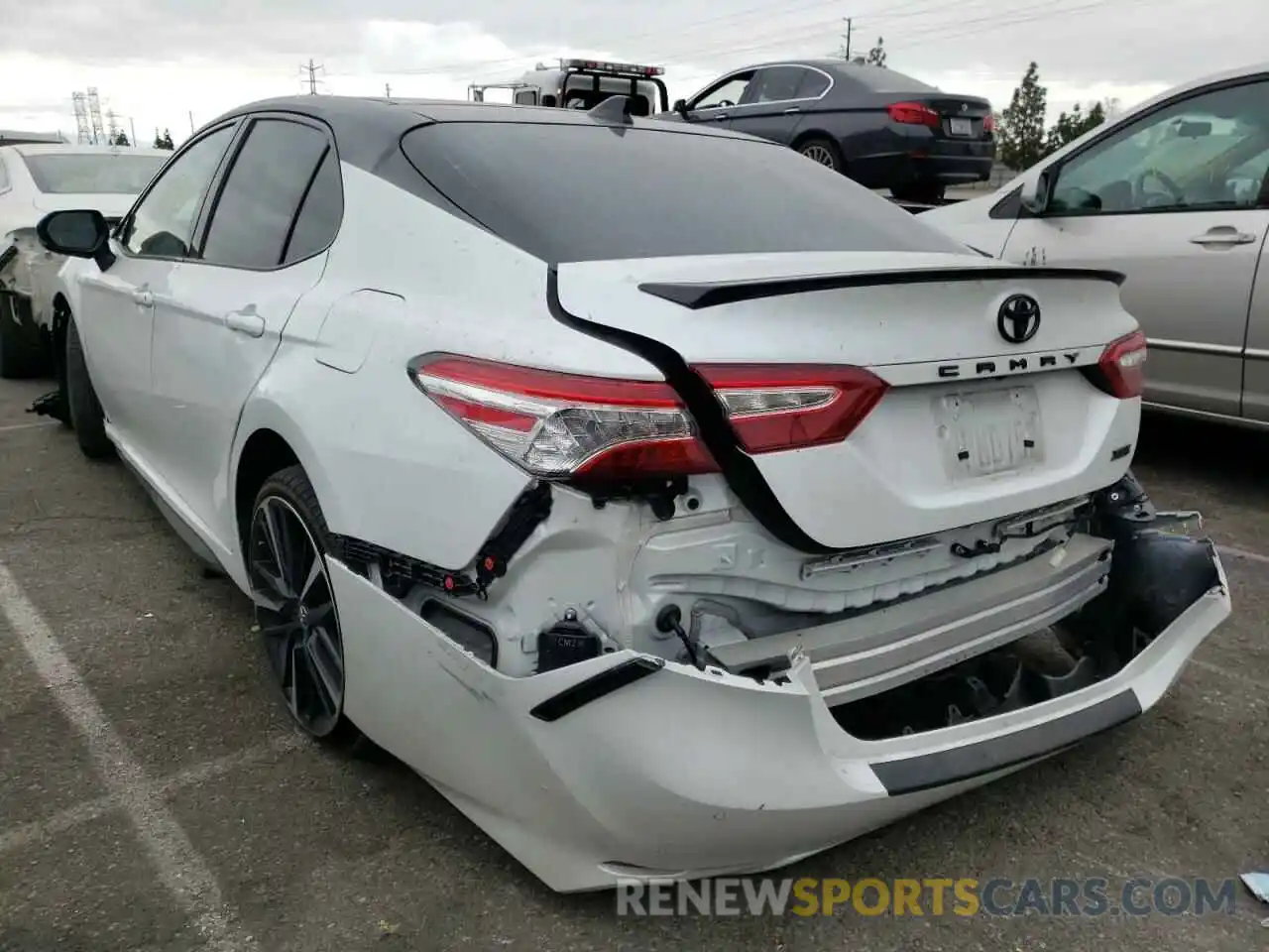 3 Photograph of a damaged car 4T1KZ1AK4LU033760 TOYOTA CAMRY 2020