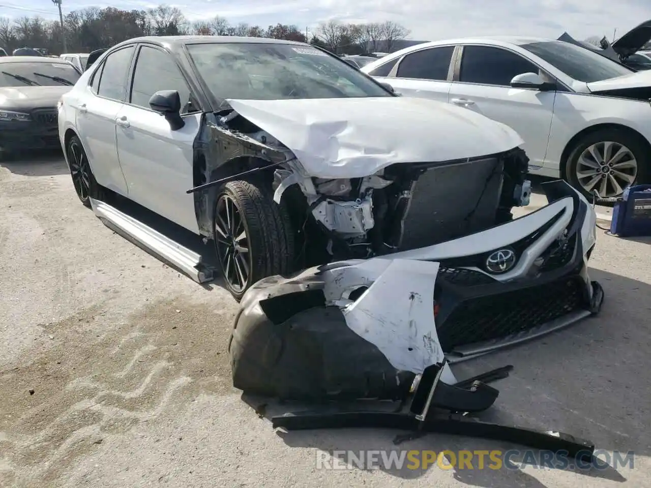 1 Photograph of a damaged car 4T1KZ1AK4LU037873 TOYOTA CAMRY 2020