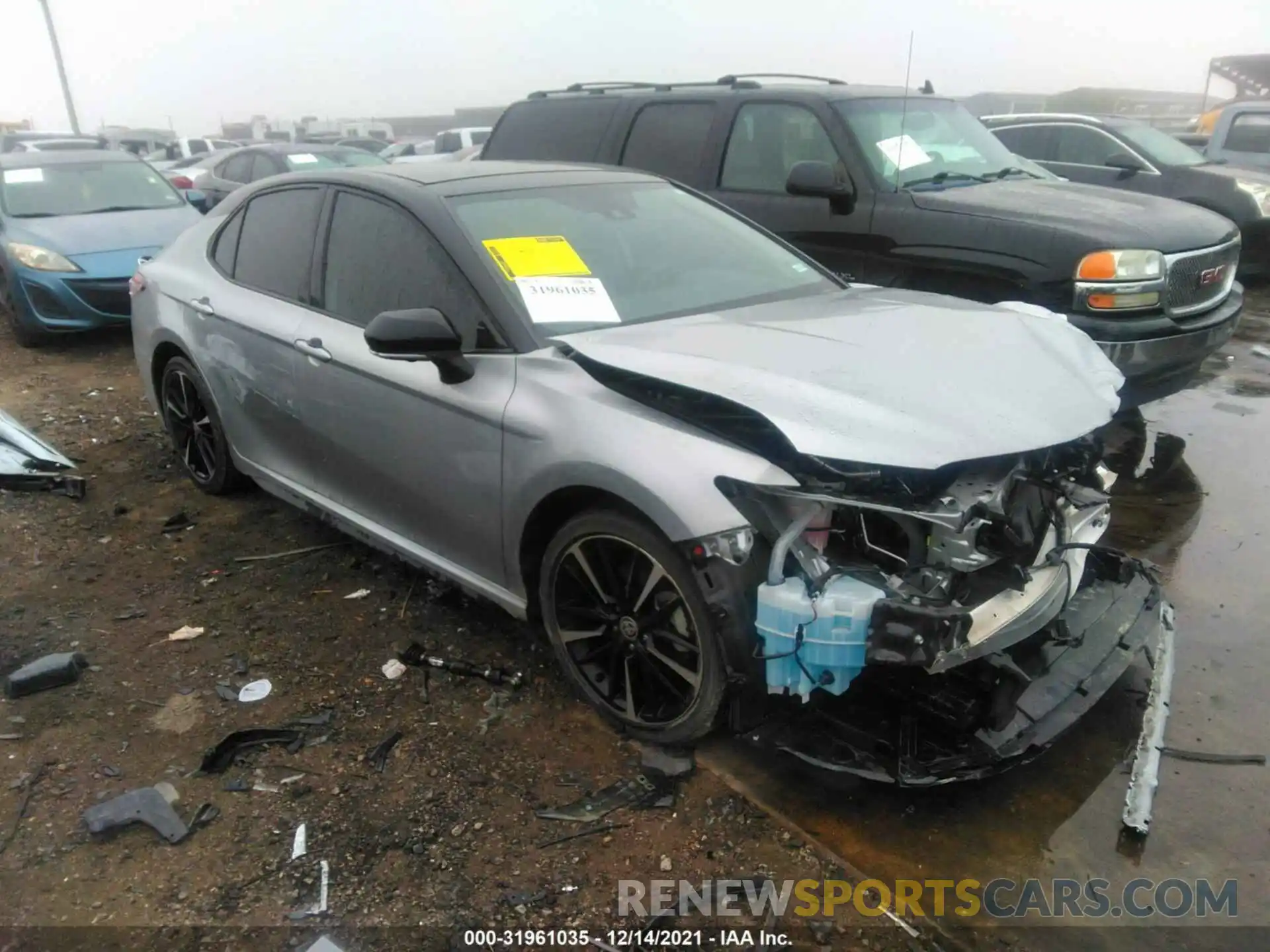 1 Photograph of a damaged car 4T1KZ1AK4LU041115 TOYOTA CAMRY 2020