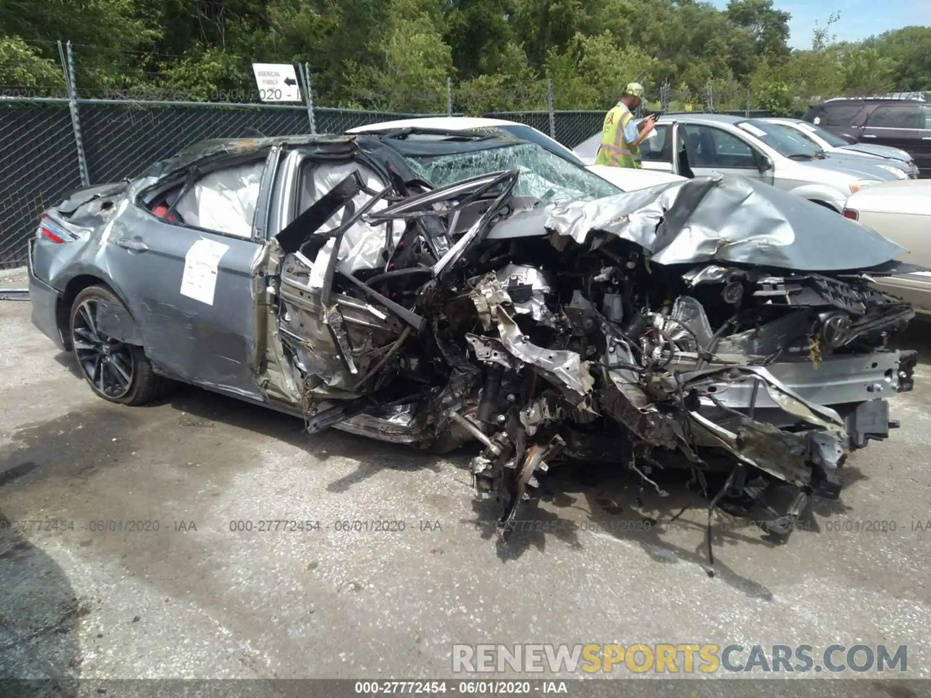 1 Photograph of a damaged car 4T1KZ1AK8LU038556 TOYOTA CAMRY 2020