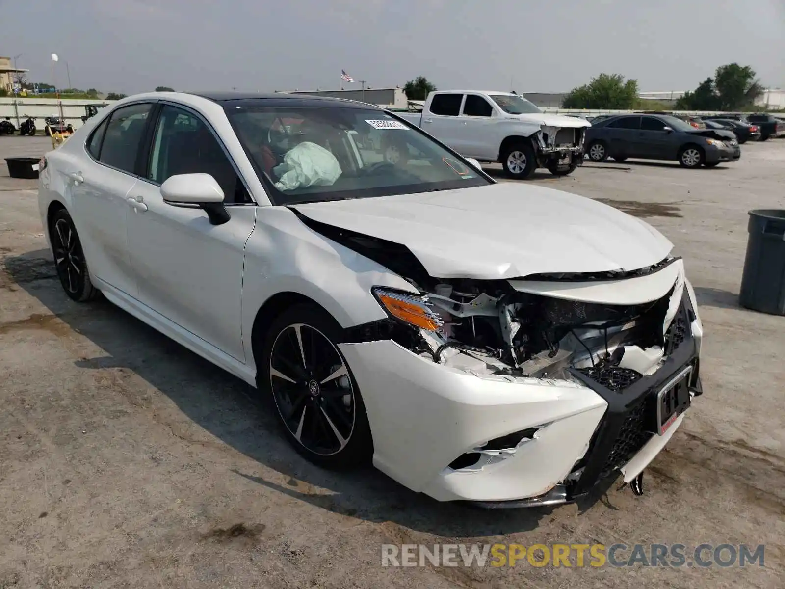 1 Photograph of a damaged car 4T1KZ1AK8LU039870 TOYOTA CAMRY 2020