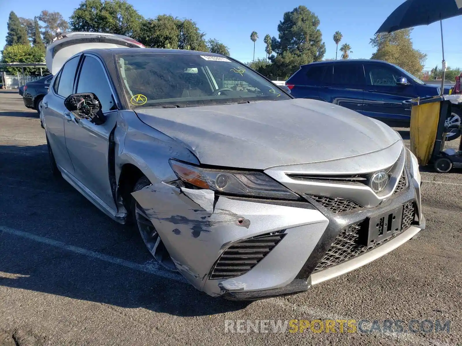 1 Photograph of a damaged car 4T1KZ1AK8LU043613 TOYOTA CAMRY 2020