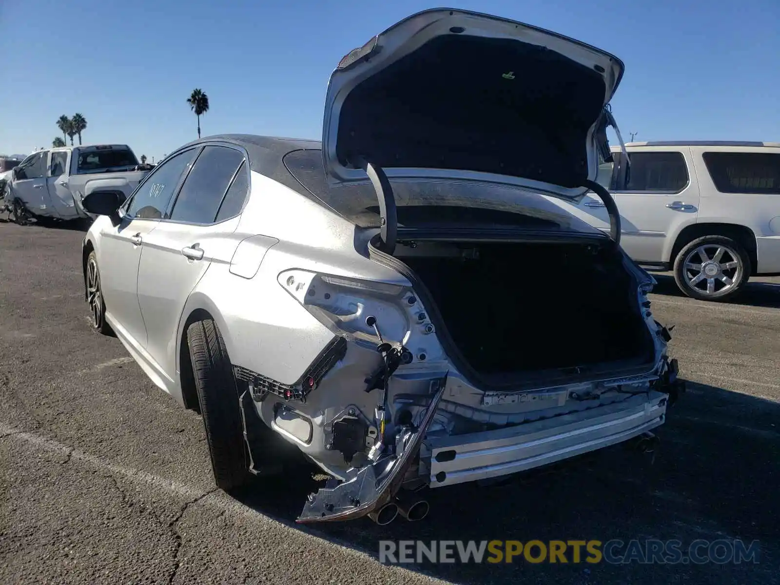 3 Photograph of a damaged car 4T1KZ1AK8LU043613 TOYOTA CAMRY 2020