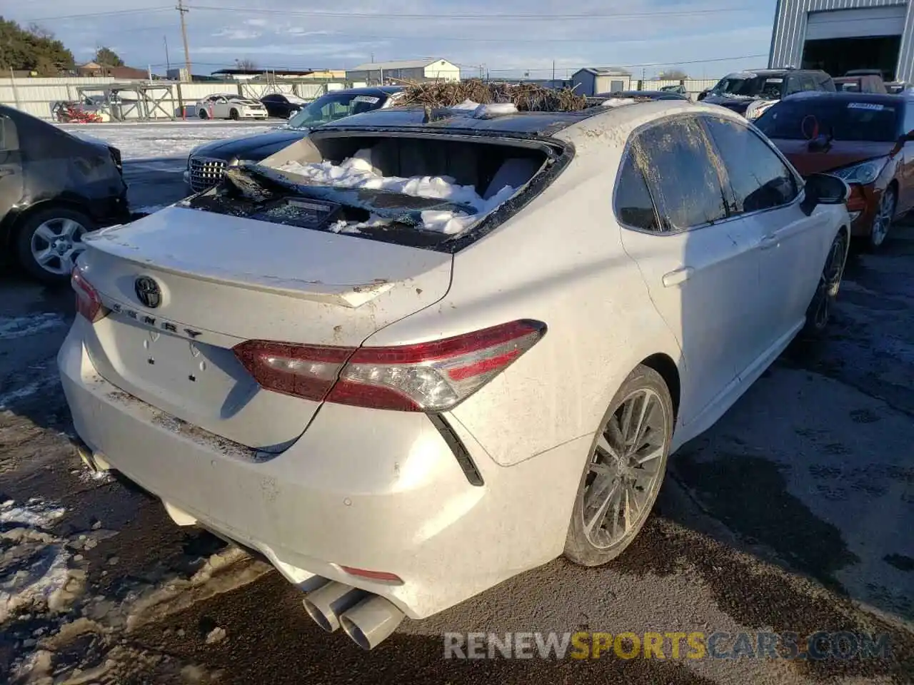 4 Photograph of a damaged car 4T1KZ1AKXLU040311 TOYOTA CAMRY 2020