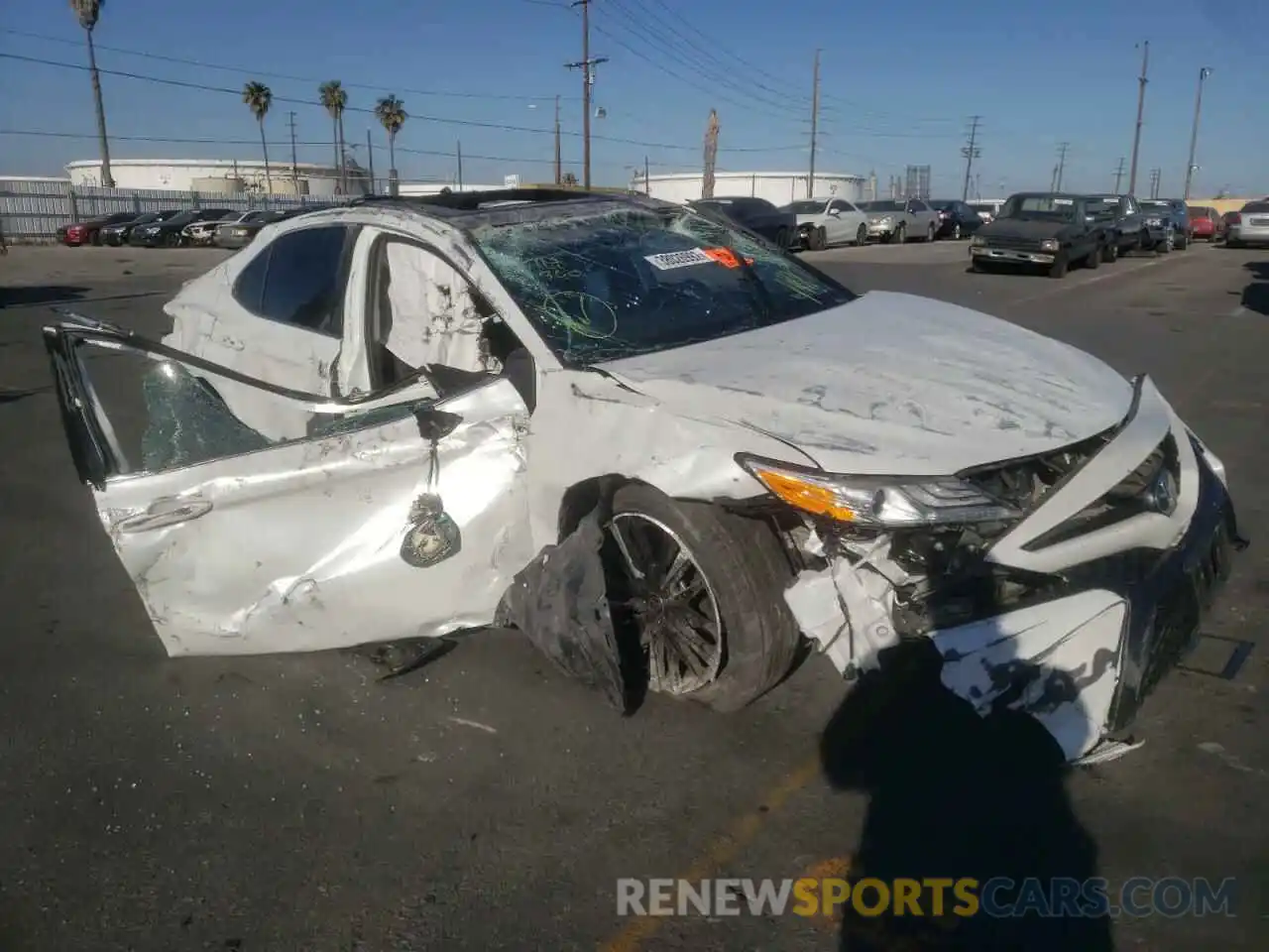 1 Photograph of a damaged car 4T1KZ1AKXLU041314 TOYOTA CAMRY 2020