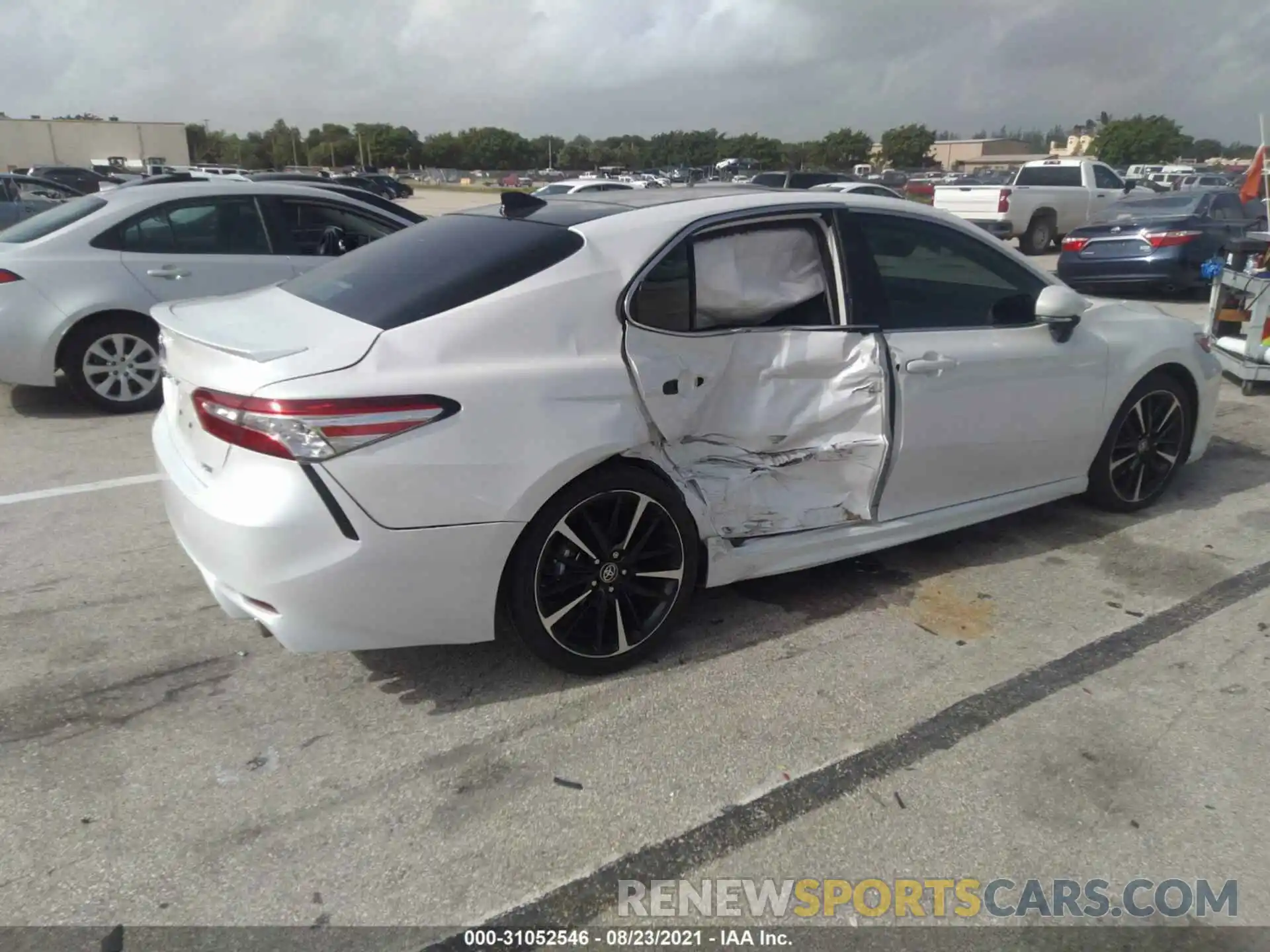 4 Photograph of a damaged car 4T1KZ1AKXLU044925 TOYOTA CAMRY 2020