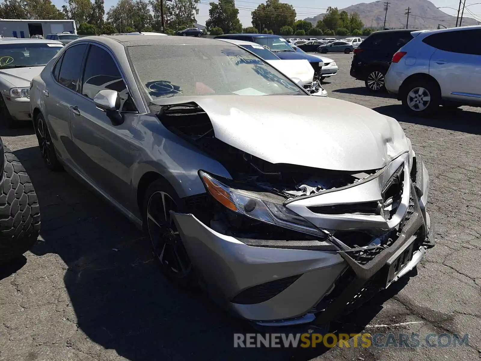 1 Photograph of a damaged car 4T1KZ1AKXLU045184 TOYOTA CAMRY 2020