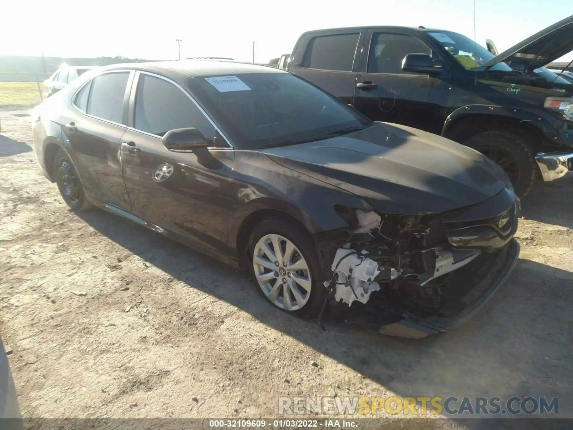 1 Photograph of a damaged car 4T1L11AK0LU308522 TOYOTA CAMRY 2020