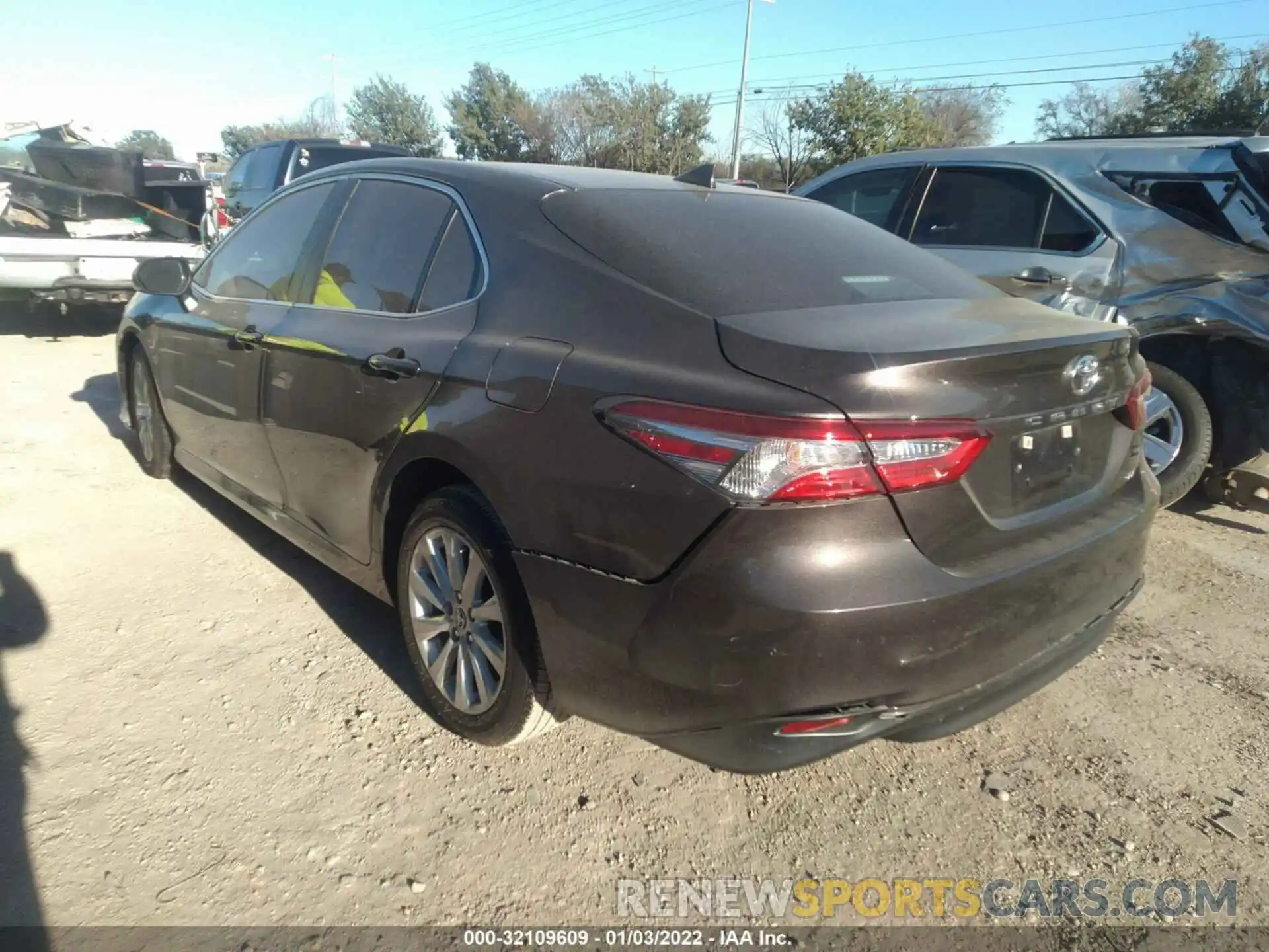 3 Photograph of a damaged car 4T1L11AK0LU308522 TOYOTA CAMRY 2020