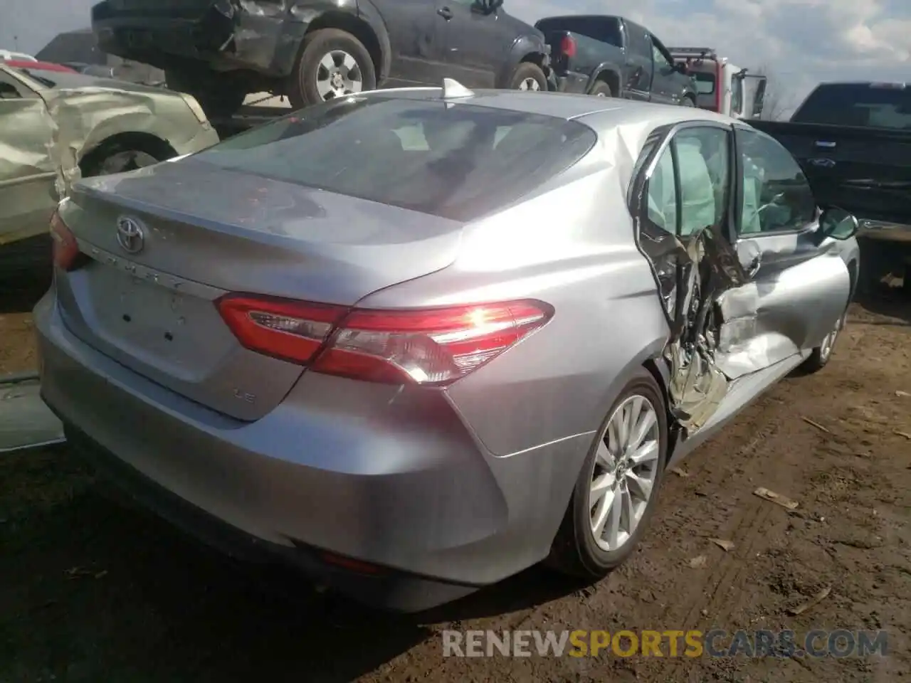 4 Photograph of a damaged car 4T1L11AK0LU875572 TOYOTA CAMRY 2020