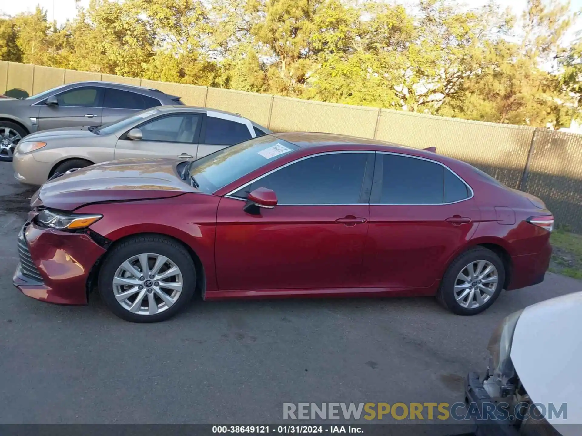 15 Photograph of a damaged car 4T1L11AK0LU967460 TOYOTA CAMRY 2020