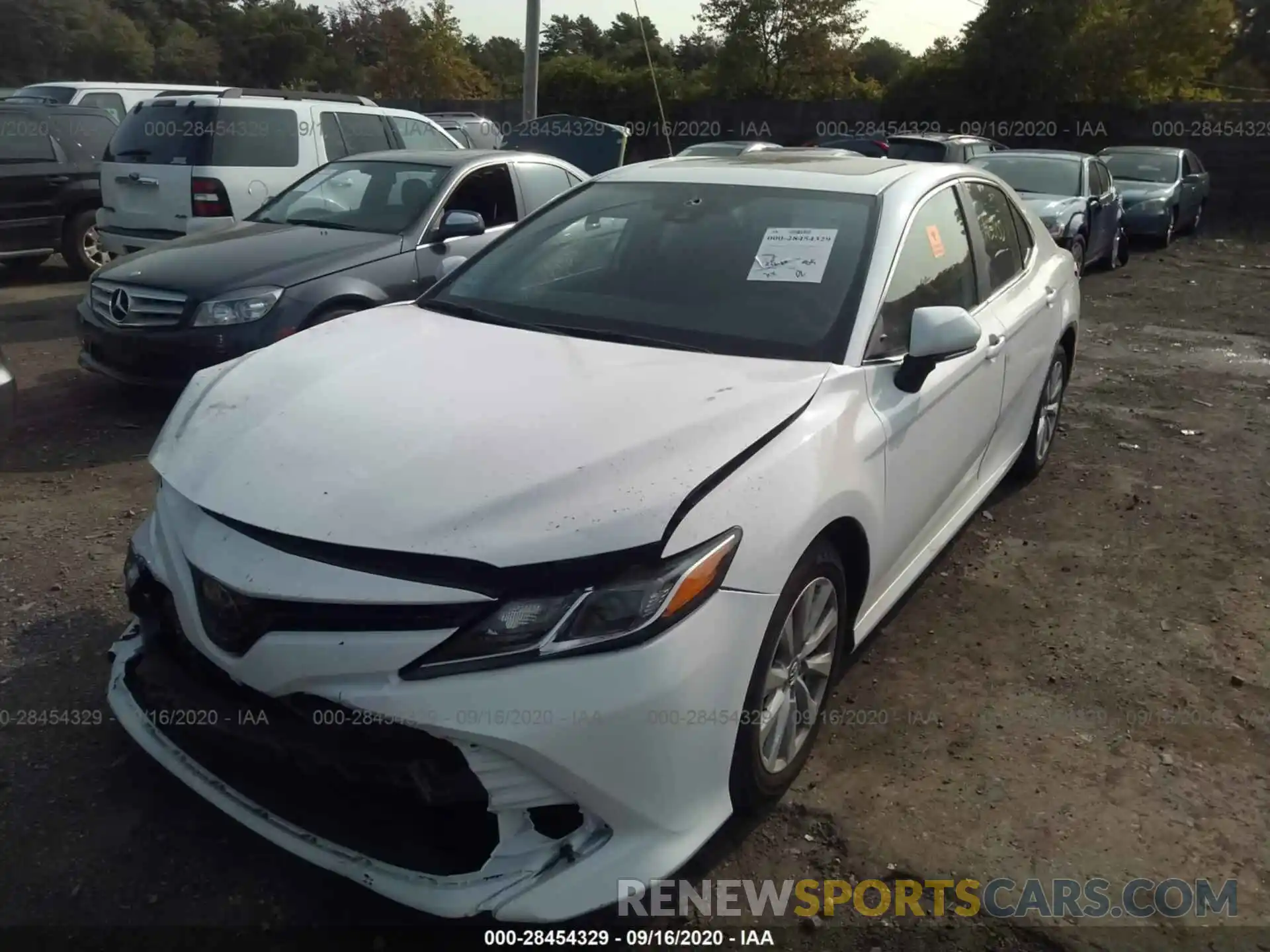 2 Photograph of a damaged car 4T1L11AK2LU303550 TOYOTA CAMRY 2020