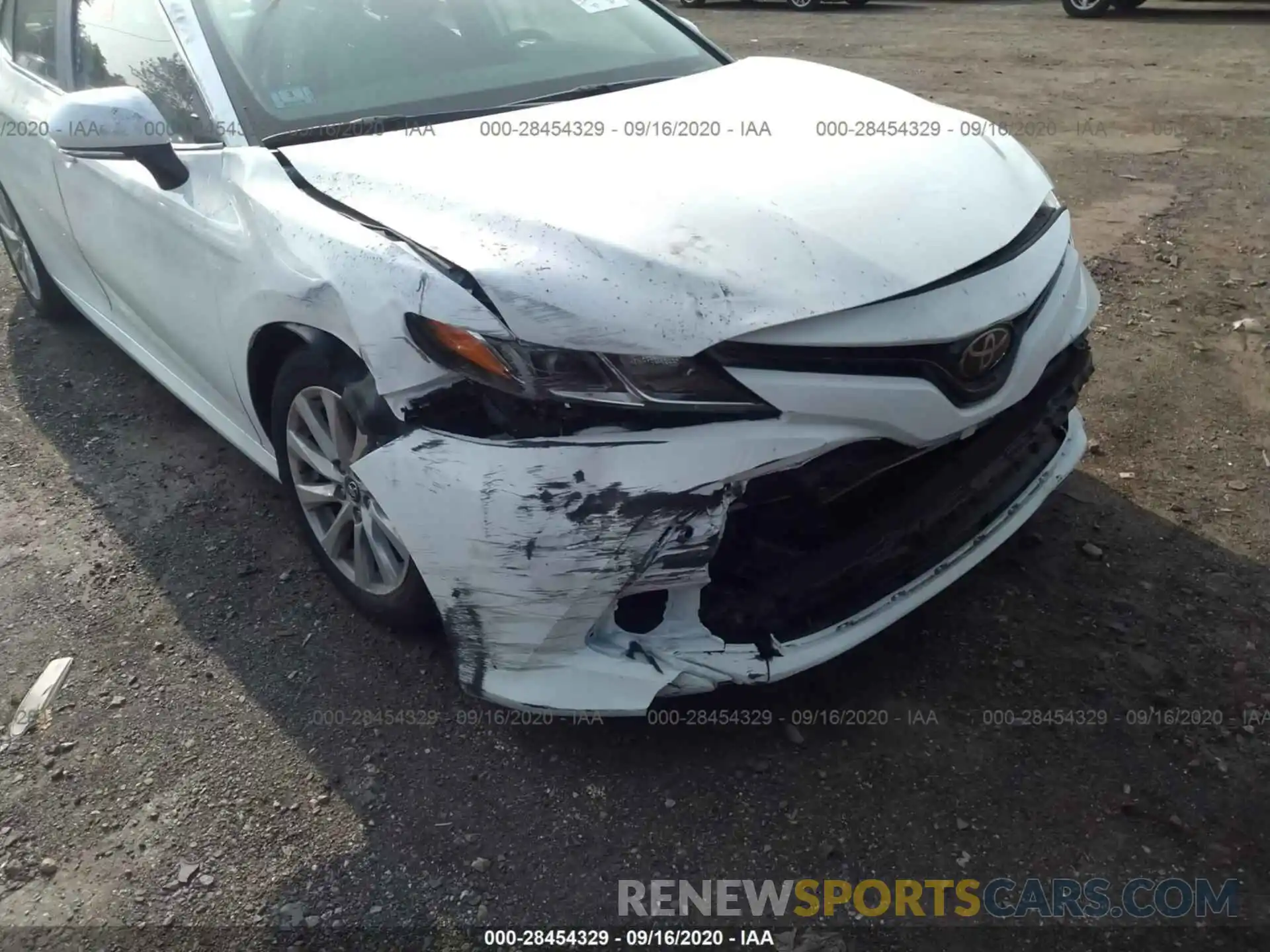 6 Photograph of a damaged car 4T1L11AK2LU303550 TOYOTA CAMRY 2020