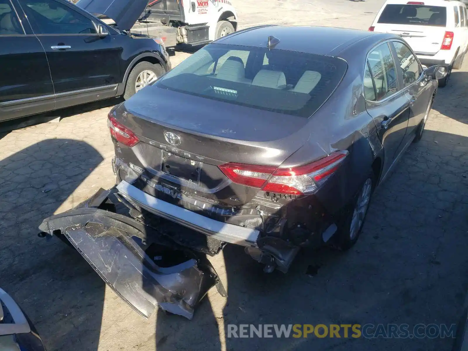 4 Photograph of a damaged car 4T1L11AK2LU500668 TOYOTA CAMRY 2020