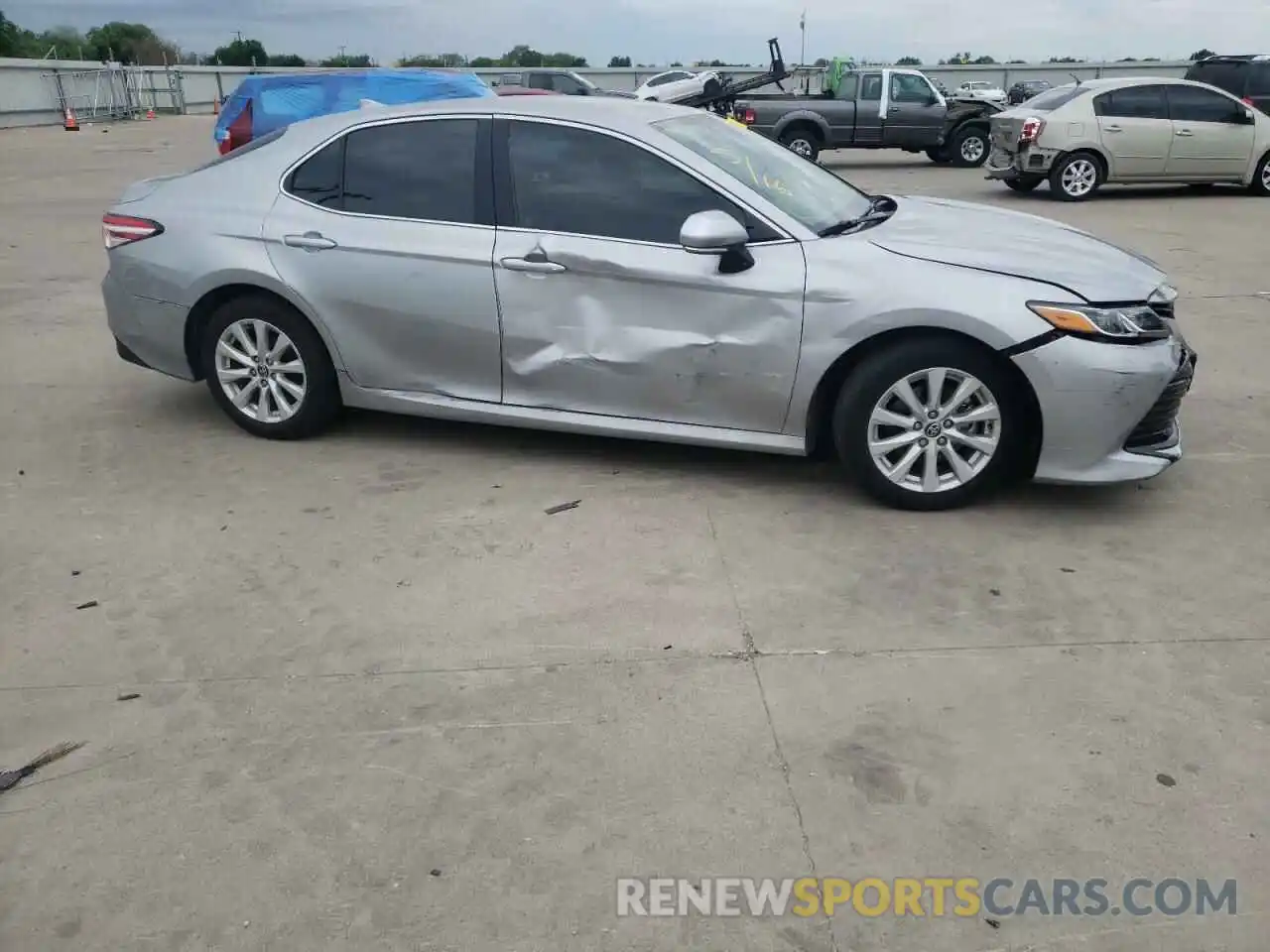 9 Photograph of a damaged car 4T1L11AK2LU504008 TOYOTA CAMRY 2020