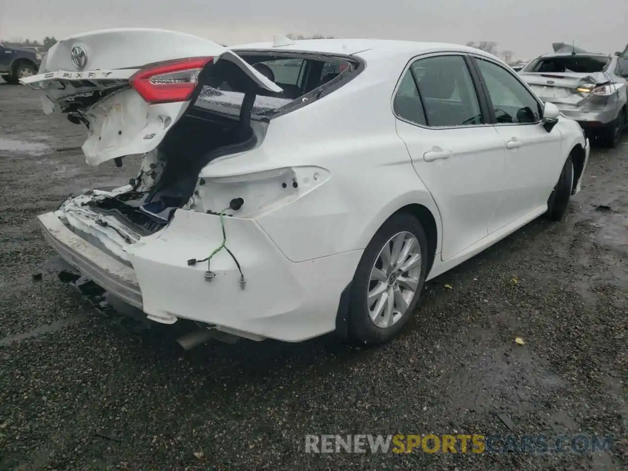 4 Photograph of a damaged car 4T1L11AK2LU509466 TOYOTA CAMRY 2020