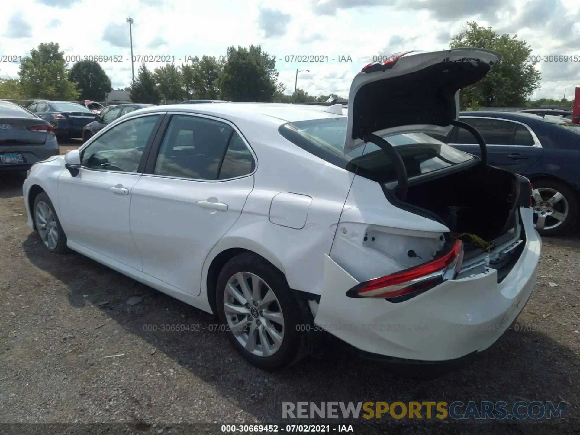 3 Photograph of a damaged car 4T1L11AK2LU871880 TOYOTA CAMRY 2020