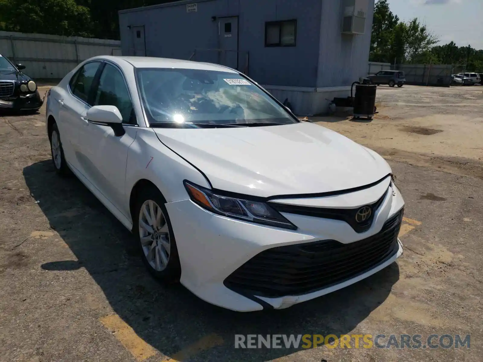 1 Photograph of a damaged car 4T1L11AK2LU880742 TOYOTA CAMRY 2020