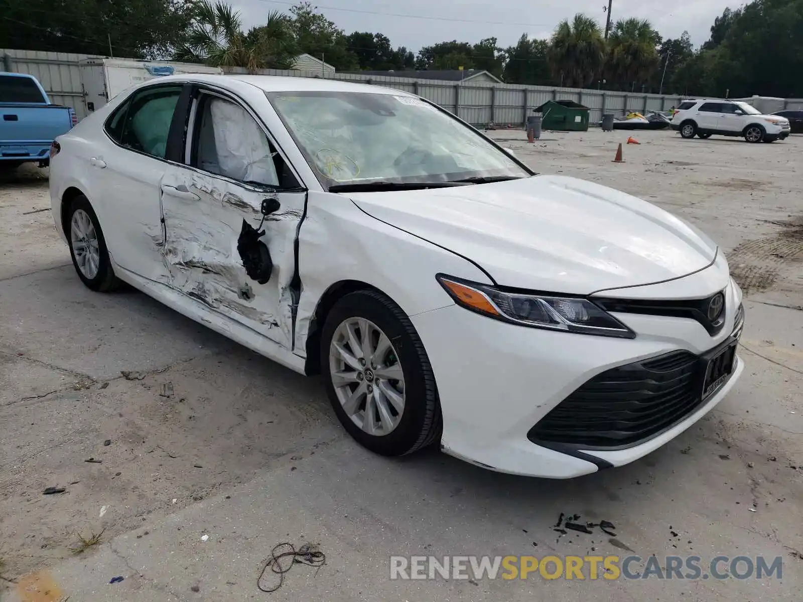 1 Photograph of a damaged car 4T1L11AK2LU907325 TOYOTA CAMRY 2020