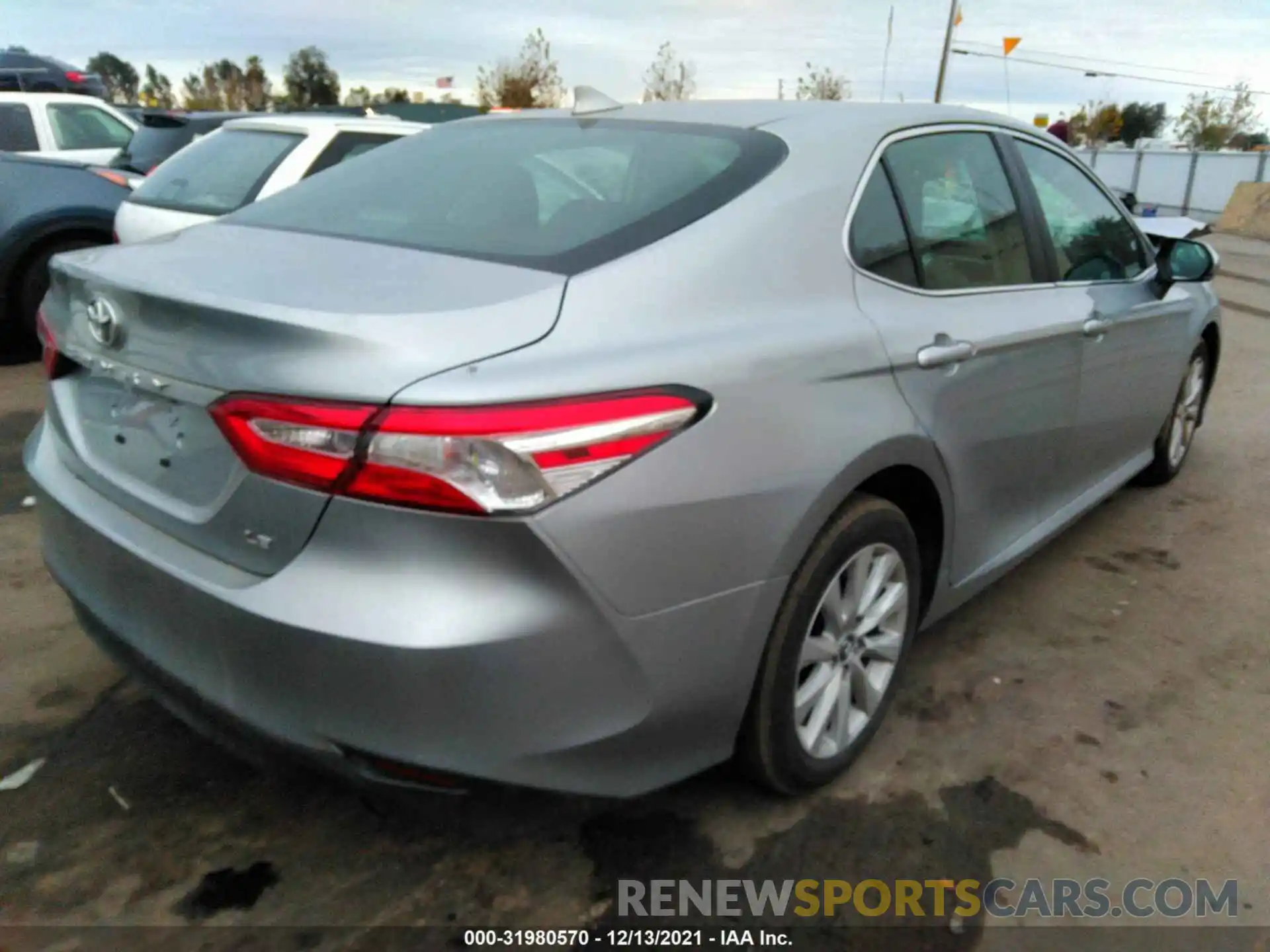 4 Photograph of a damaged car 4T1L11AK2LU931205 TOYOTA CAMRY 2020