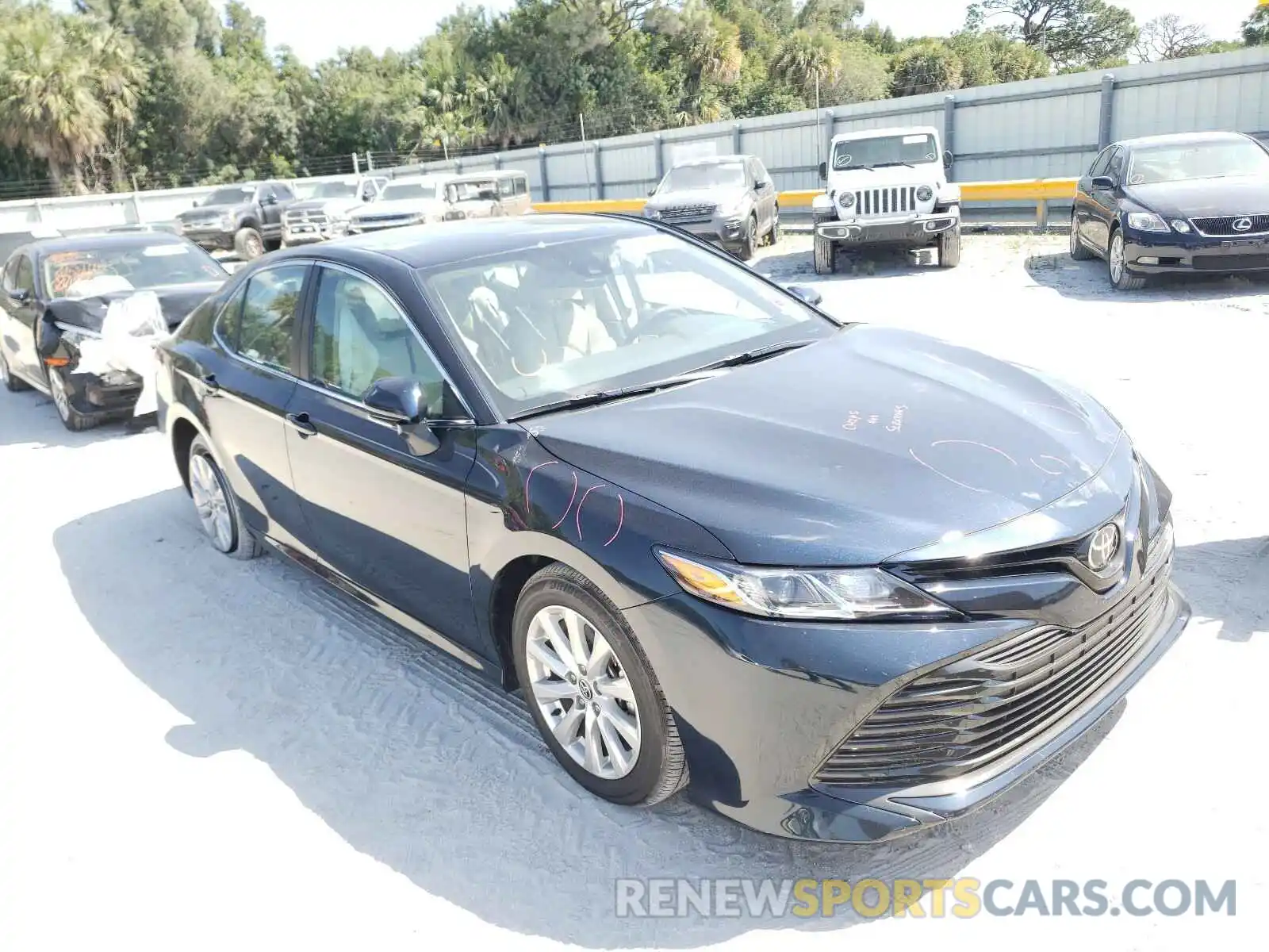 1 Photograph of a damaged car 4T1L11AK2LU976886 TOYOTA CAMRY 2020