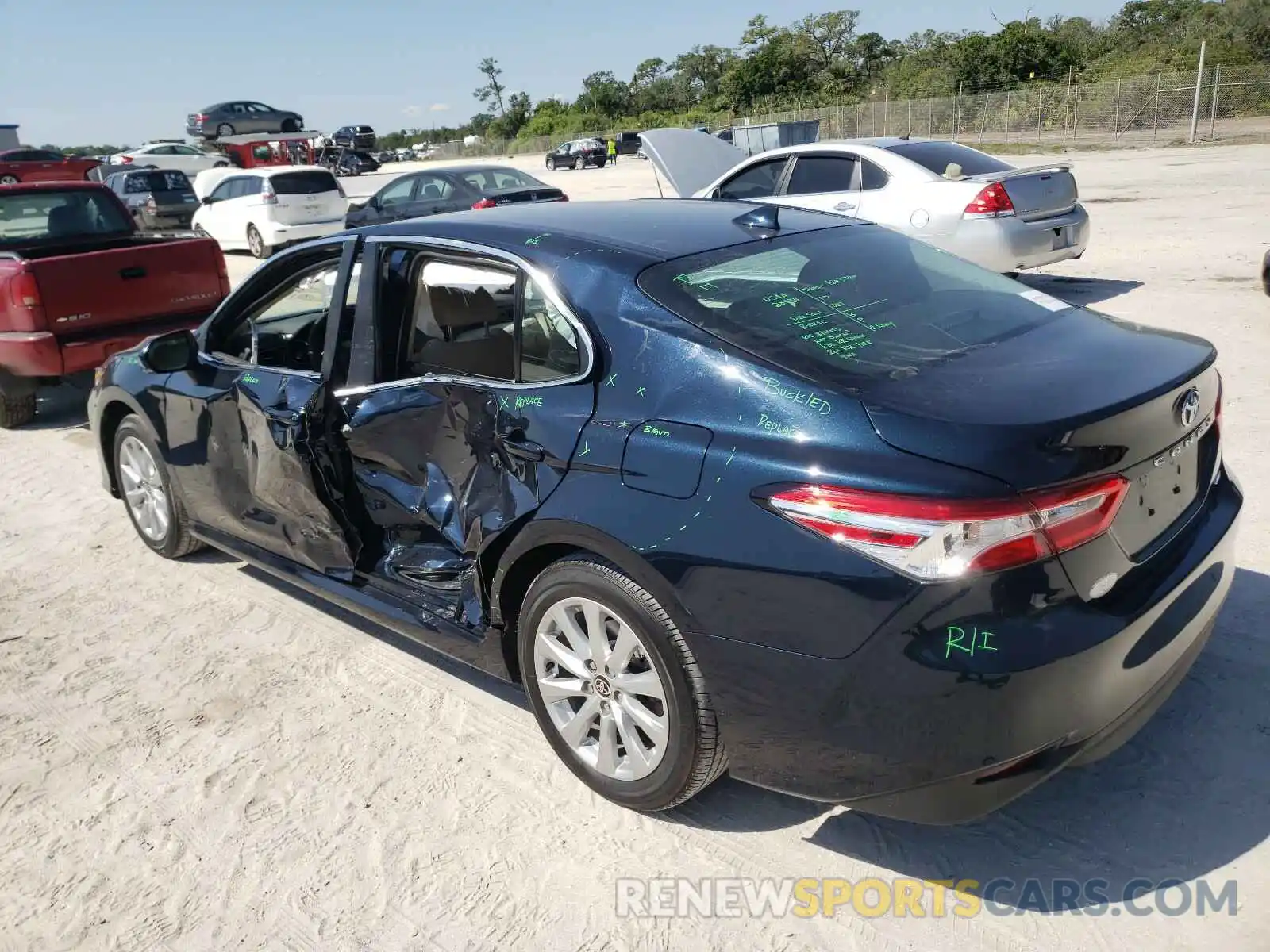 3 Photograph of a damaged car 4T1L11AK2LU976886 TOYOTA CAMRY 2020