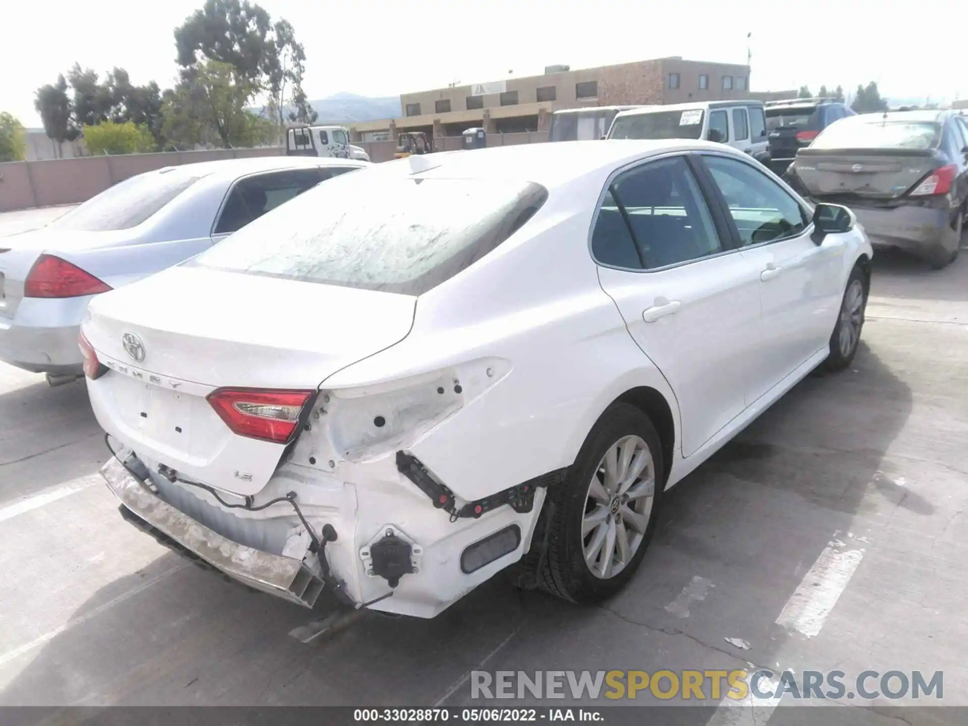 4 Photograph of a damaged car 4T1L11AK2LU992733 TOYOTA CAMRY 2020