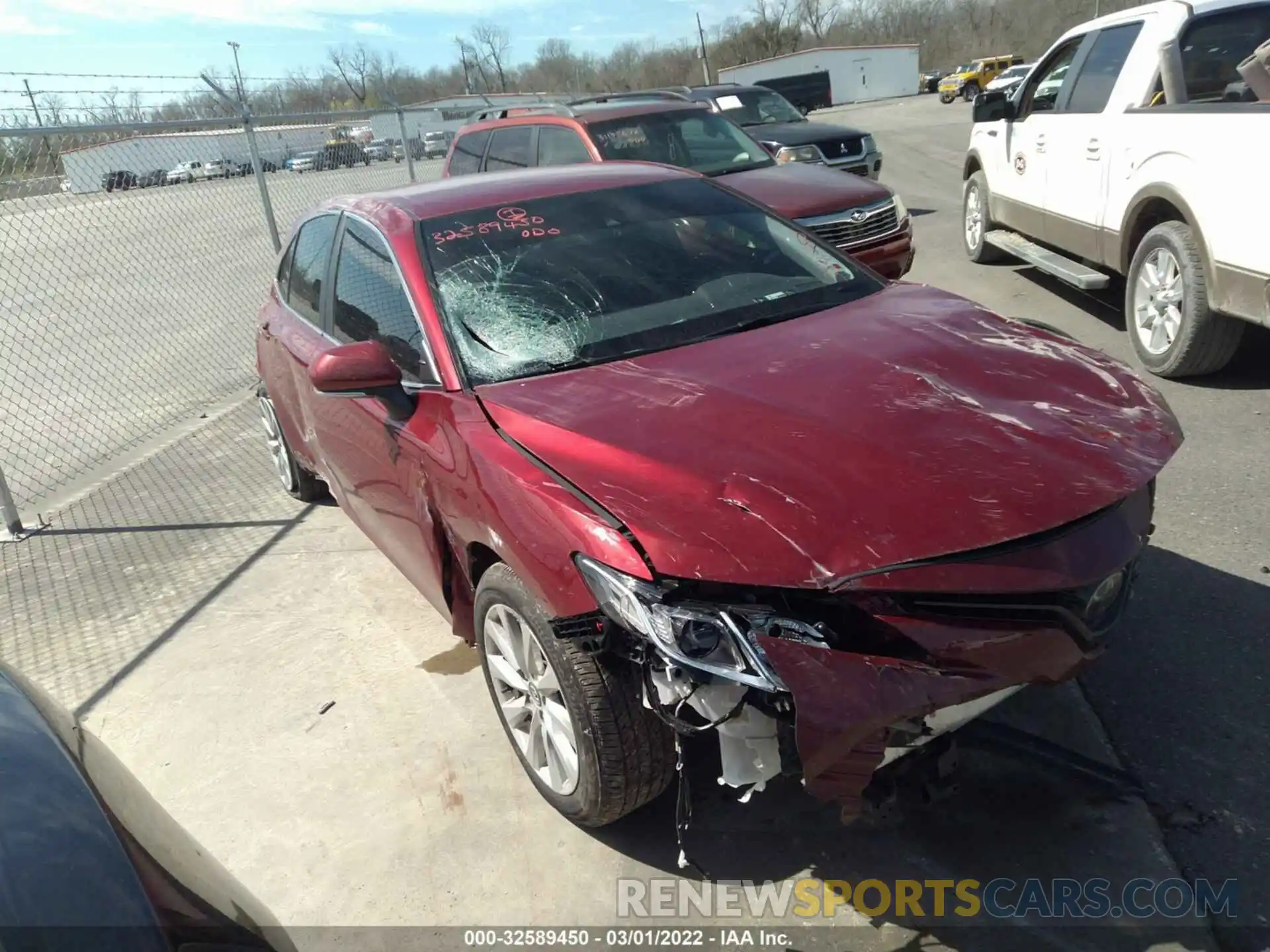 1 Photograph of a damaged car 4T1L11AK3LU334340 TOYOTA CAMRY 2020